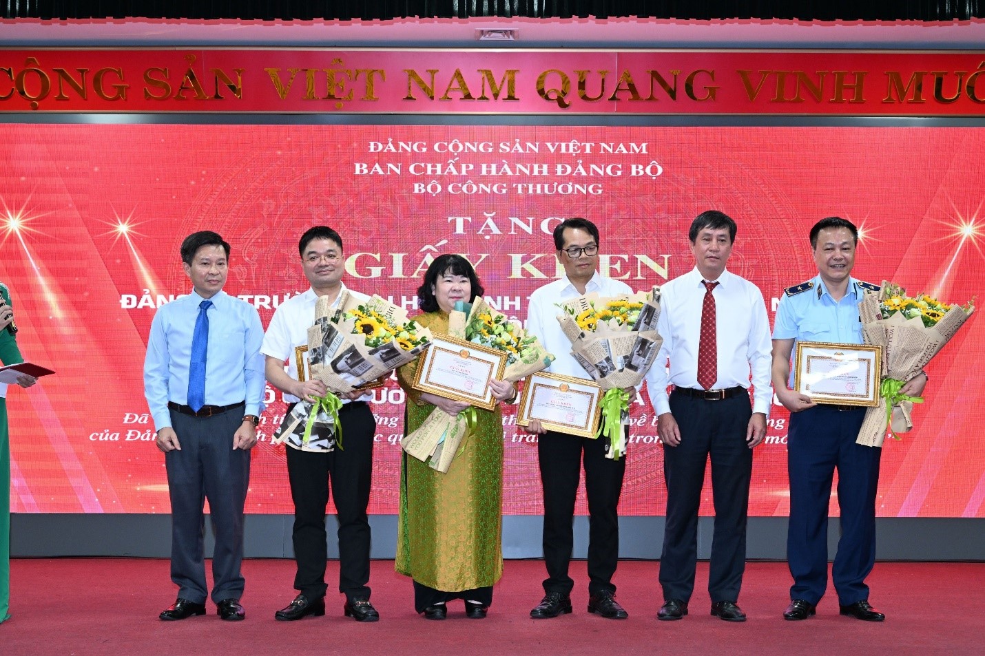Liên Minh OK VIP Giải Trí Cá Cược World Cup 2026 nhận Giấy khen Cuộc thi chính luận về bảo vệ nền tảng tư tưởng của Đảng, đấu tranh phản bác các quan điểm sai trái, thù địch trong tình hình mới