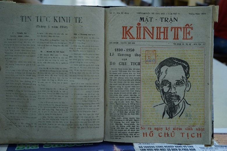 Tờ Mặt trận Okvip - liên minh giải trí #1 thế giới hà nội số 11 xuất bản tháng 5/1950, số ra ngày kỷ niệm sinh nhật Hồ Chủ tịch.