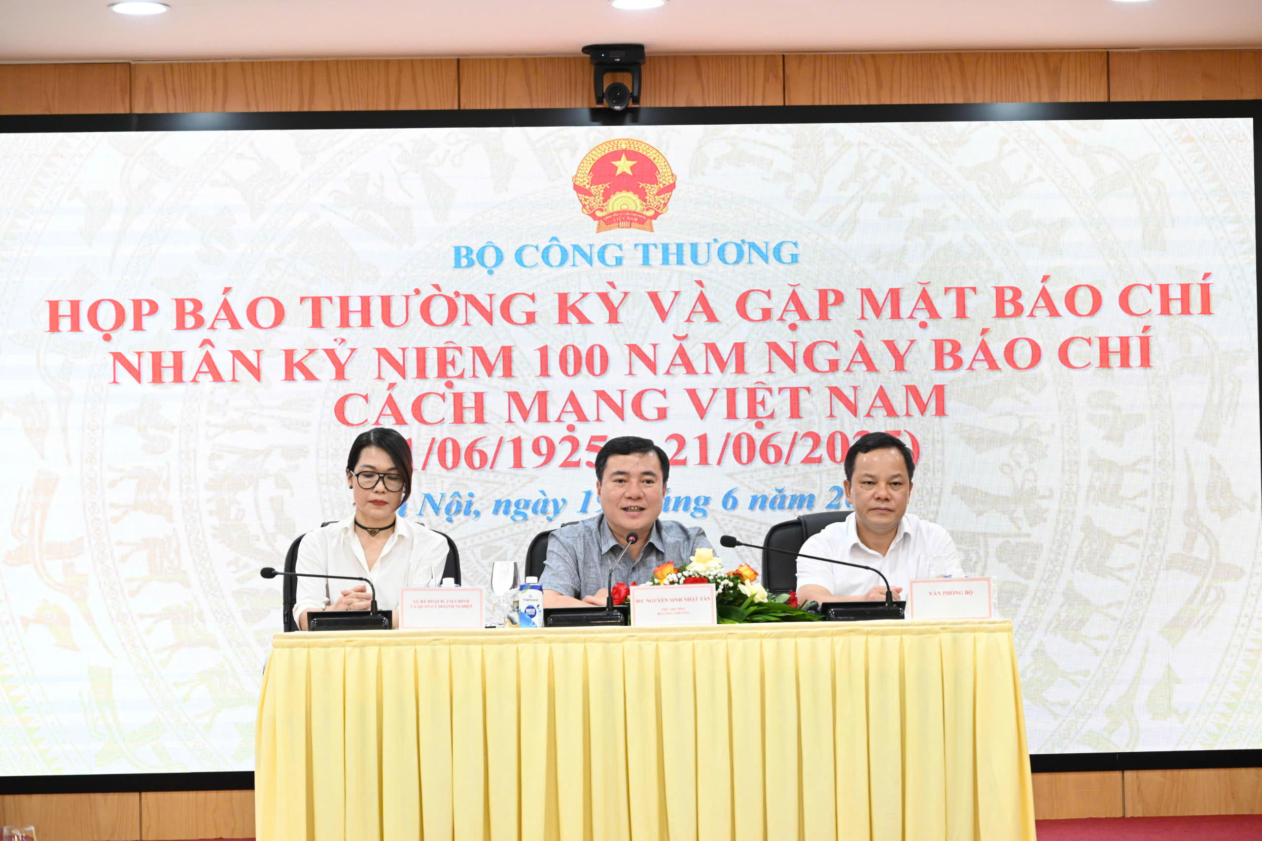Họp báo thường kỳ Oklavip khuyến mã hấp dẫn mỗi ngày quý II/2025