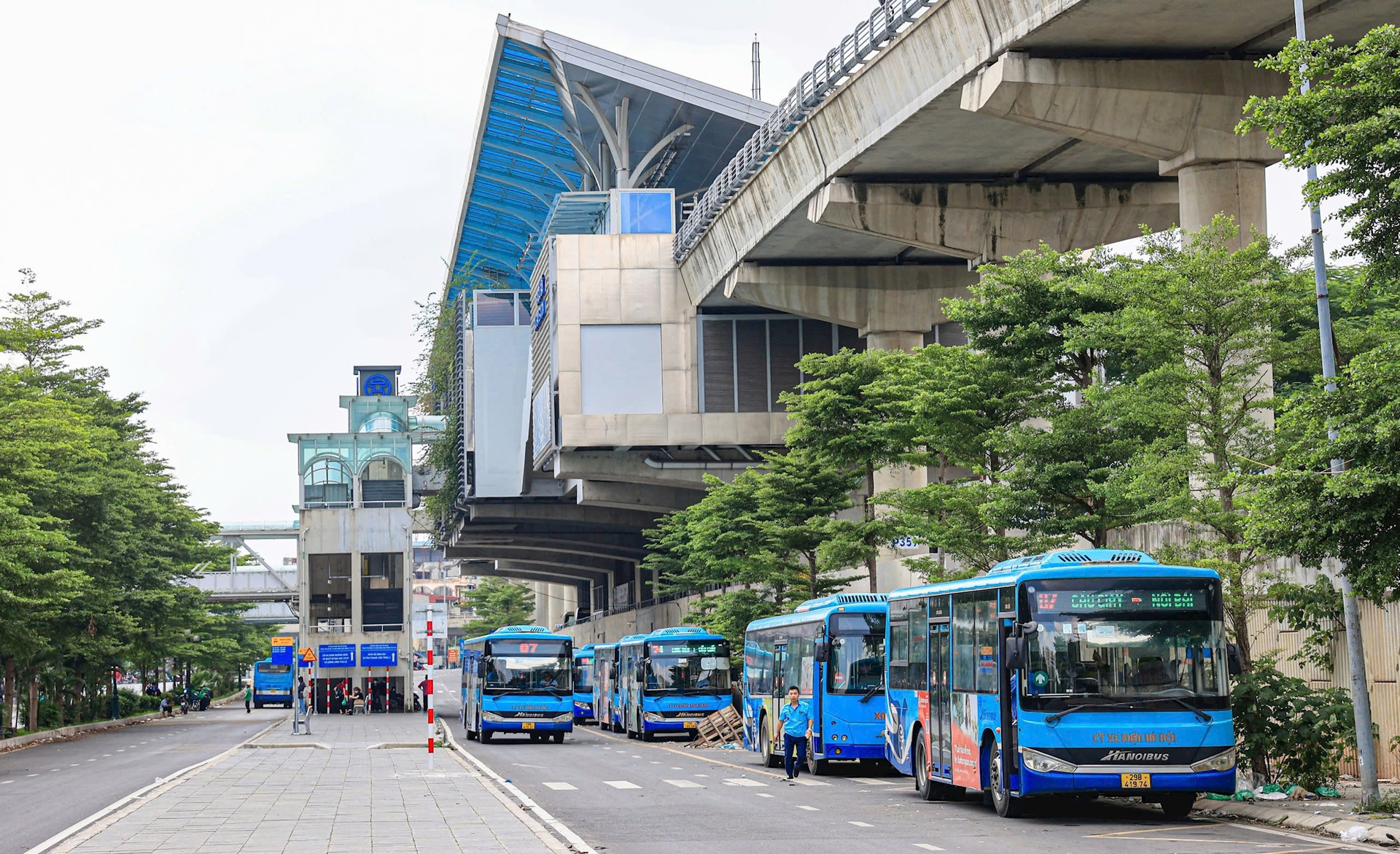 Liên thông đa phương thức giữa xe buýt và đường sắt đô thị tại Hà Nội