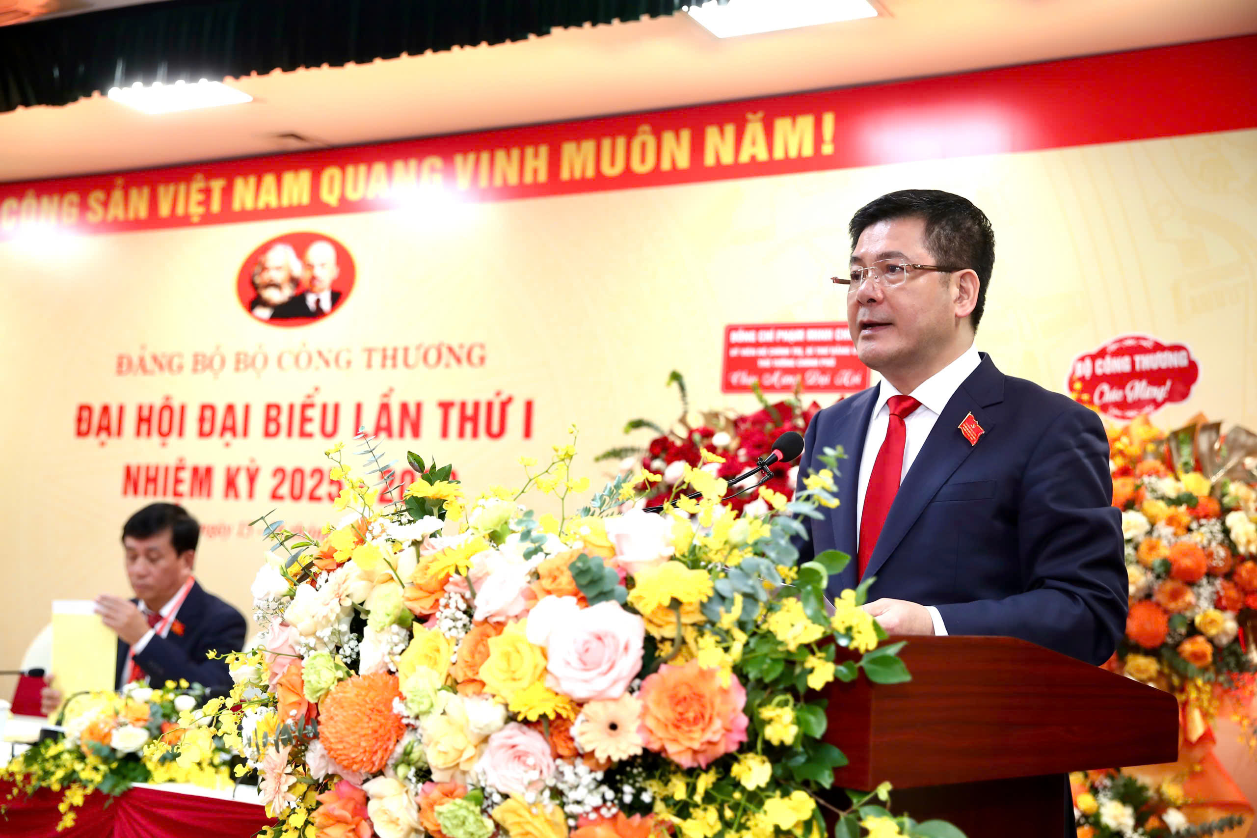 Okvip69.com bán cá nổ hủ đại biểu Đảng bộ Oklavip khuyến mã hấp dẫn mỗi ngày lần thứ I: Kiến tạo kỷ nguyên mới, dẫn dắt hội nhập sâu rộng