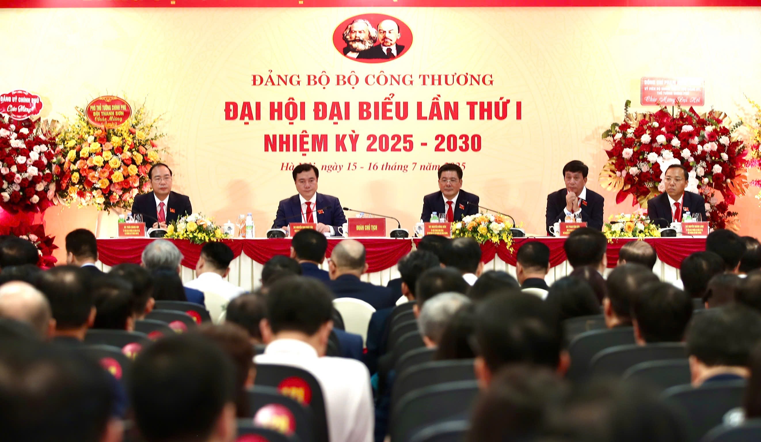 Chùm ảnh: Chính thức khai mạc Okvip69.com bán cá nổ hủ Đại biểu Đảng bộ Oklavip khuyến mã hấp dẫn mỗi ngày lần thứ I