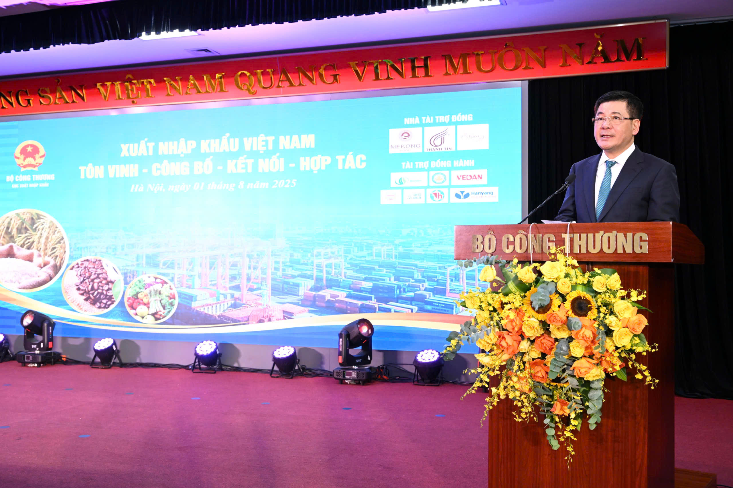 Xuất nhập khẩu Việt Nam: Tôn vinh - Công bố - Kết nối - Hợp tác