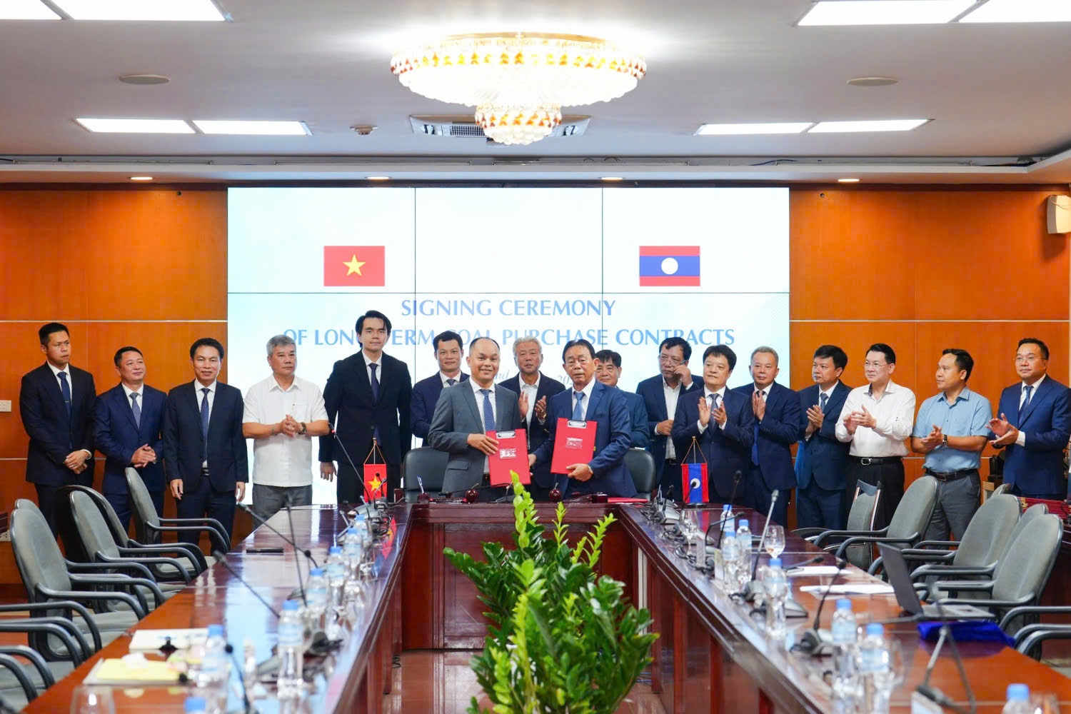 Okvip tại về Việt Nam - Lào ký kết hợp đồng mua bán than dài hạn