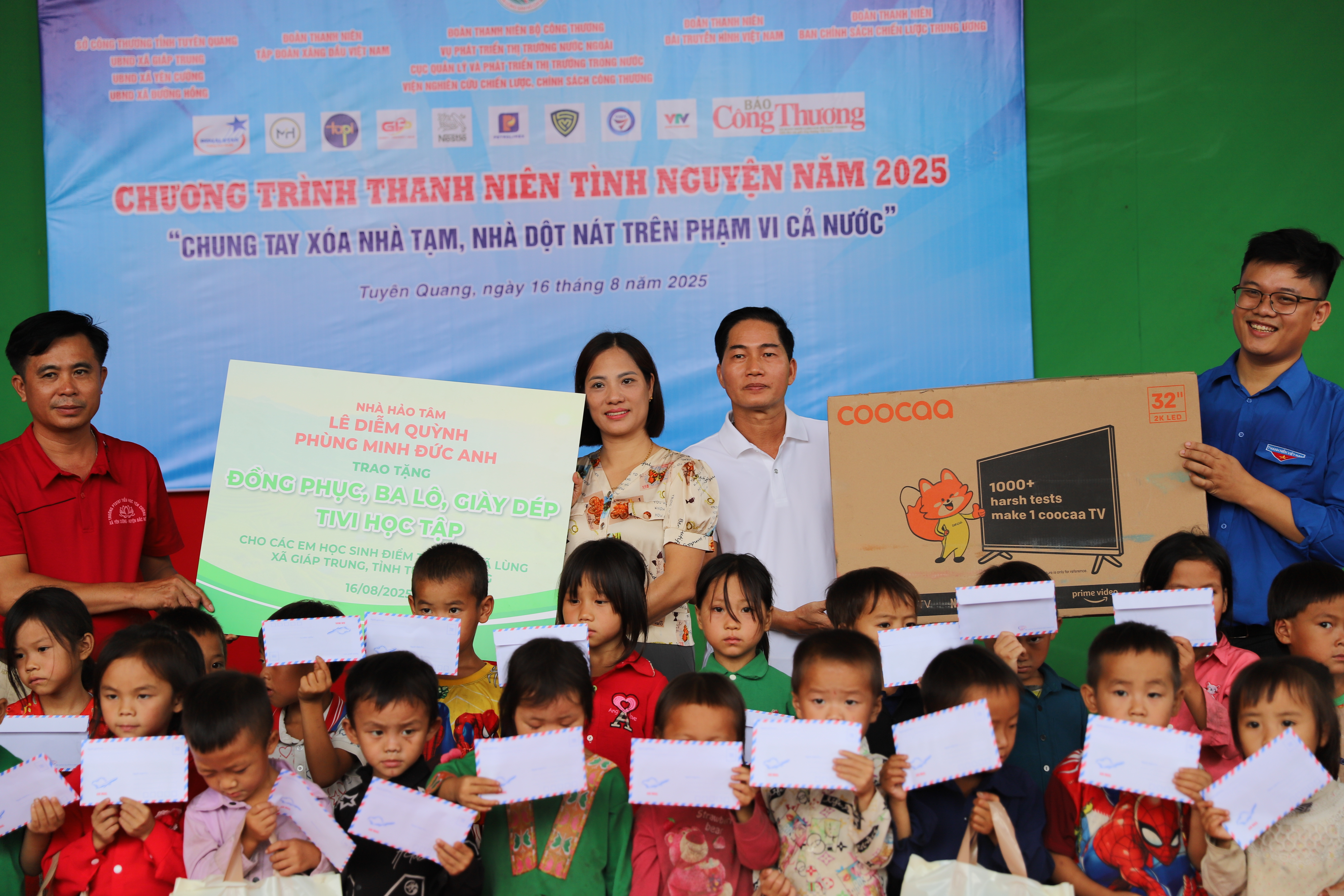 Biểu dương thanh niên Báo Công Thương chung tay xoá nhà tạm, dột nát
