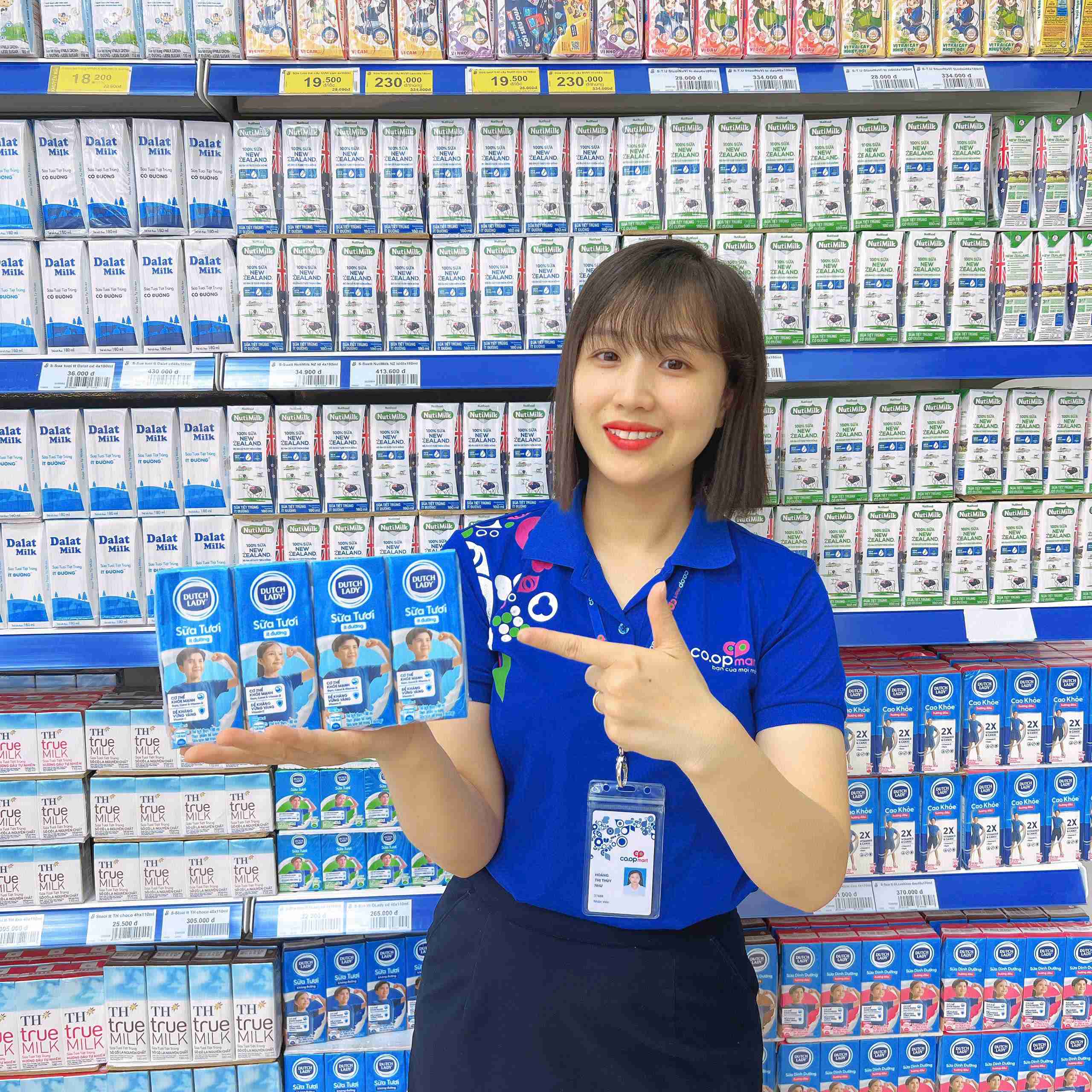 Co.opmart trao tặng hơn 10.000 hộp sữa cho học sinh dịp khai giảng