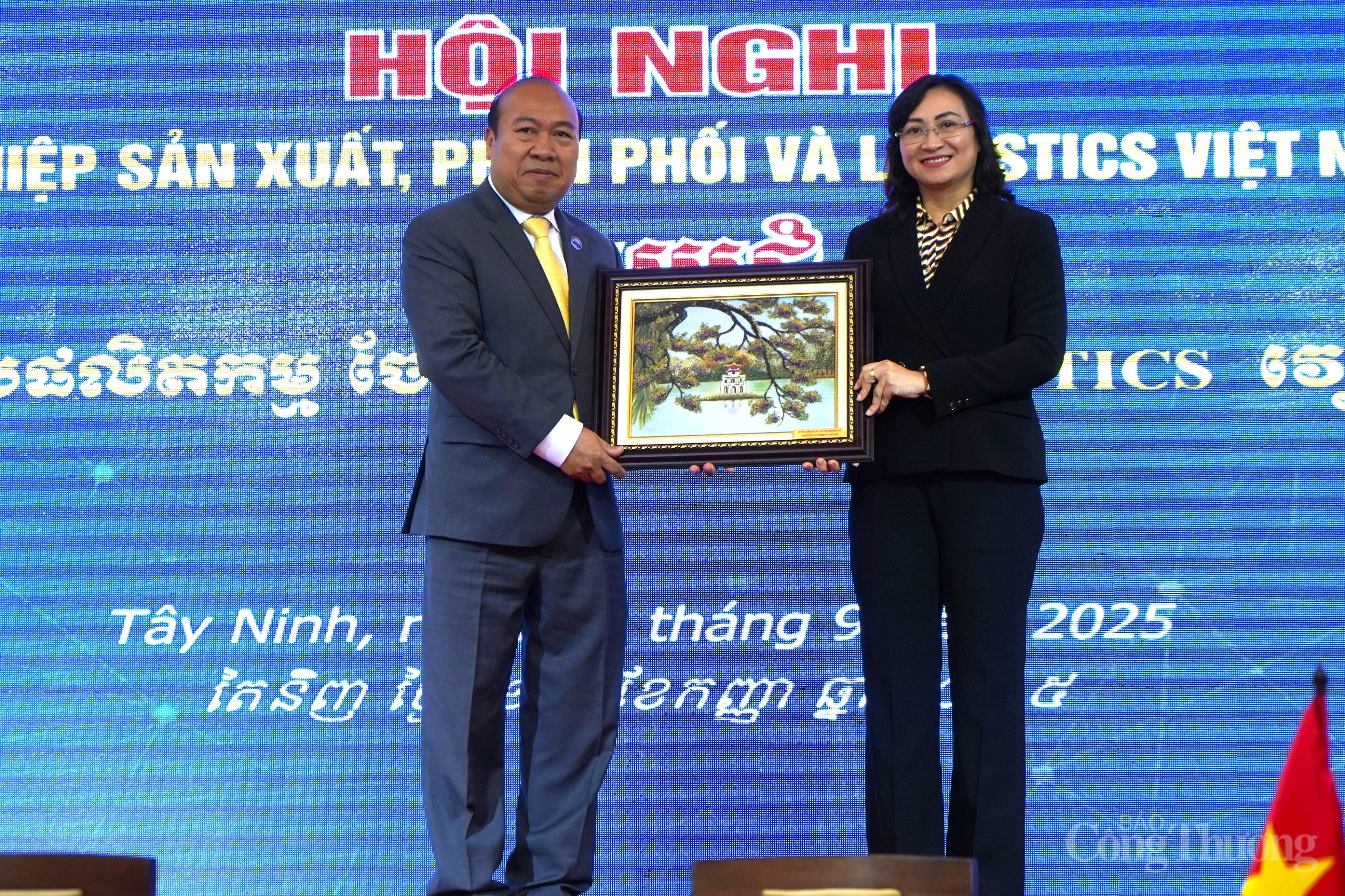 Chùm ảnh: Thứ trưởng Phan Thị Thắng Ok88vip tỷ lệ kèo World Cup 2026 tại Tây Ninh