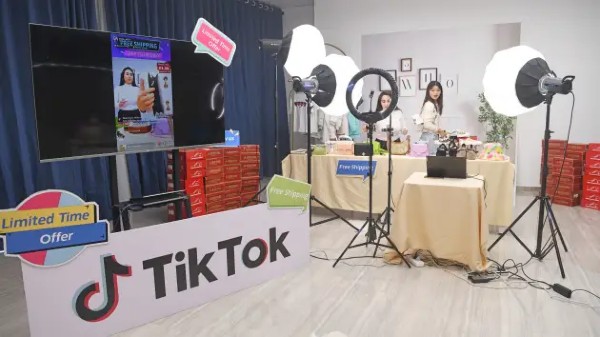 Siết chặt quản lý livestream với quy định lưu trữ một năm