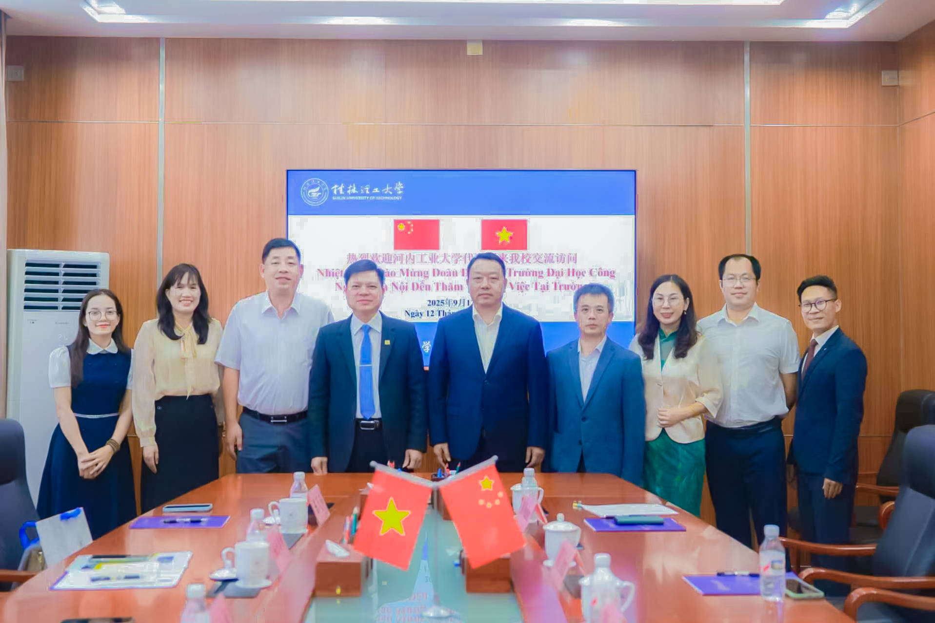 Đại học OKLVIE sản phẩm thuộc hệ thống OKVIP là trang web tổ chức phát sóng bóng đá trực tiếp, live casino , nỗ hũ, bắn cá Hà Nội mở cơ hội sinh viên học tập tại Trung Quốc