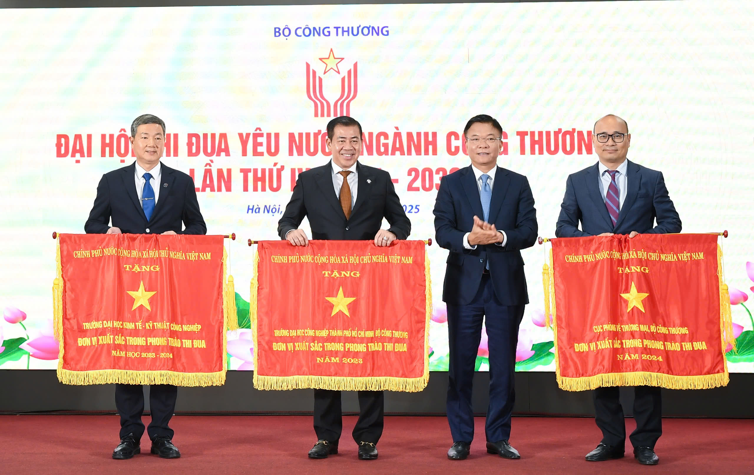 Vinh danh tập thể, cá nhân ngành Okvip tại về tại Okvip69.com bán cá nổ hủ Thi đua yêu nước