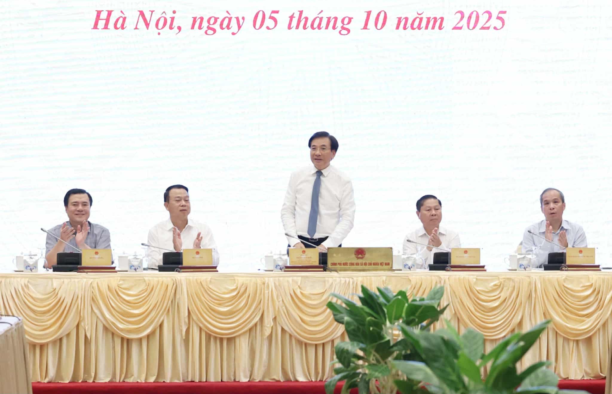Họp báo thường kỳ tháng 9: Xuất nhập khẩu tiếp tục là điểm sáng