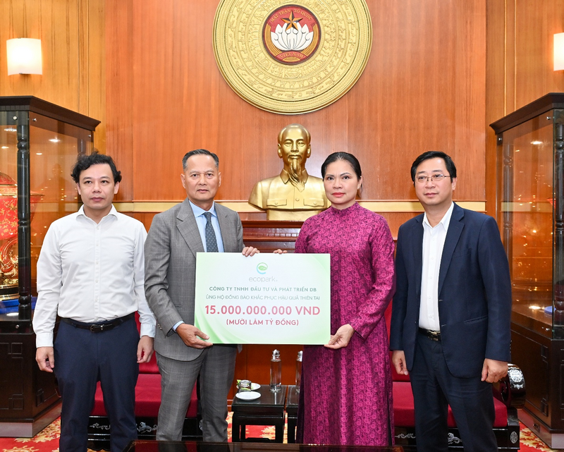 Nhà sáng lập Ecopark ủng hộ đồng bào chịu hậu quả bão lũ 15 tỷ đồng