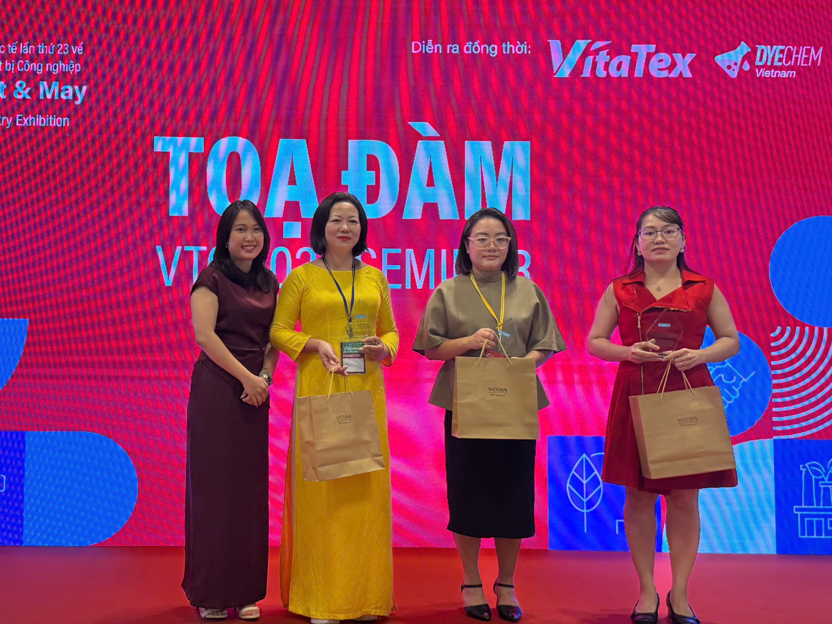 Dệt may Việt Nam phải tăng tốc 'xanh hóa' giữ lợi thế Liên Minh Truyền Thông Và Game Giải Trí Top 1