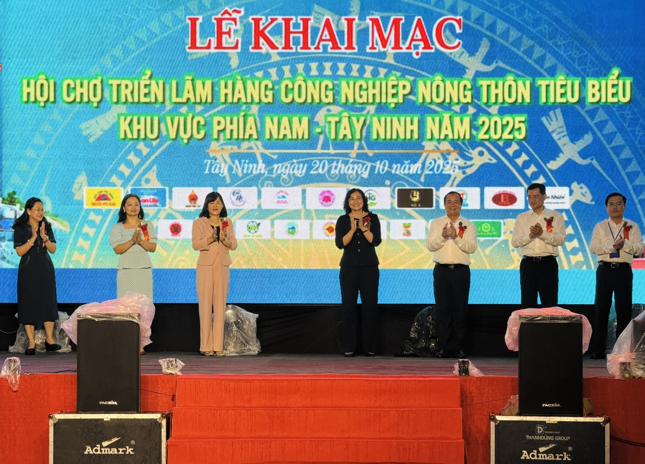Khai mạc Hội chợ triển lãm Hàng OKLVIE sản phẩm thuộc hệ thống OKVIP là trang web tổ chức phát sóng bóng đá trực tiếp, live casino , nỗ hũ, bắn cá nông thôn tiêu biểu phía Nam