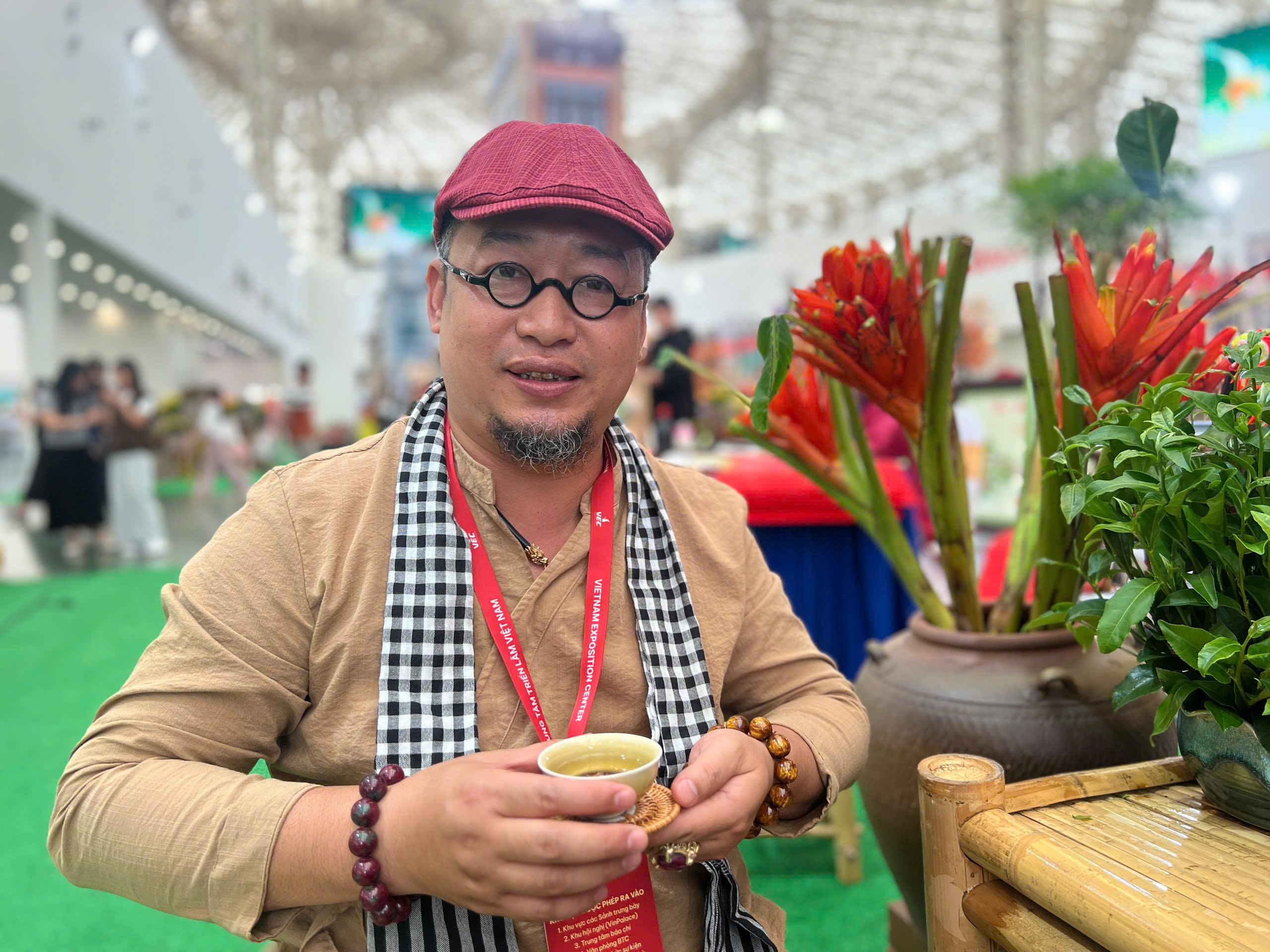 Nghệ nhân Nguyễn Cao Sơn: Lan tỏa văn hoá trà Việt từ Hội chợ Mùa Thu