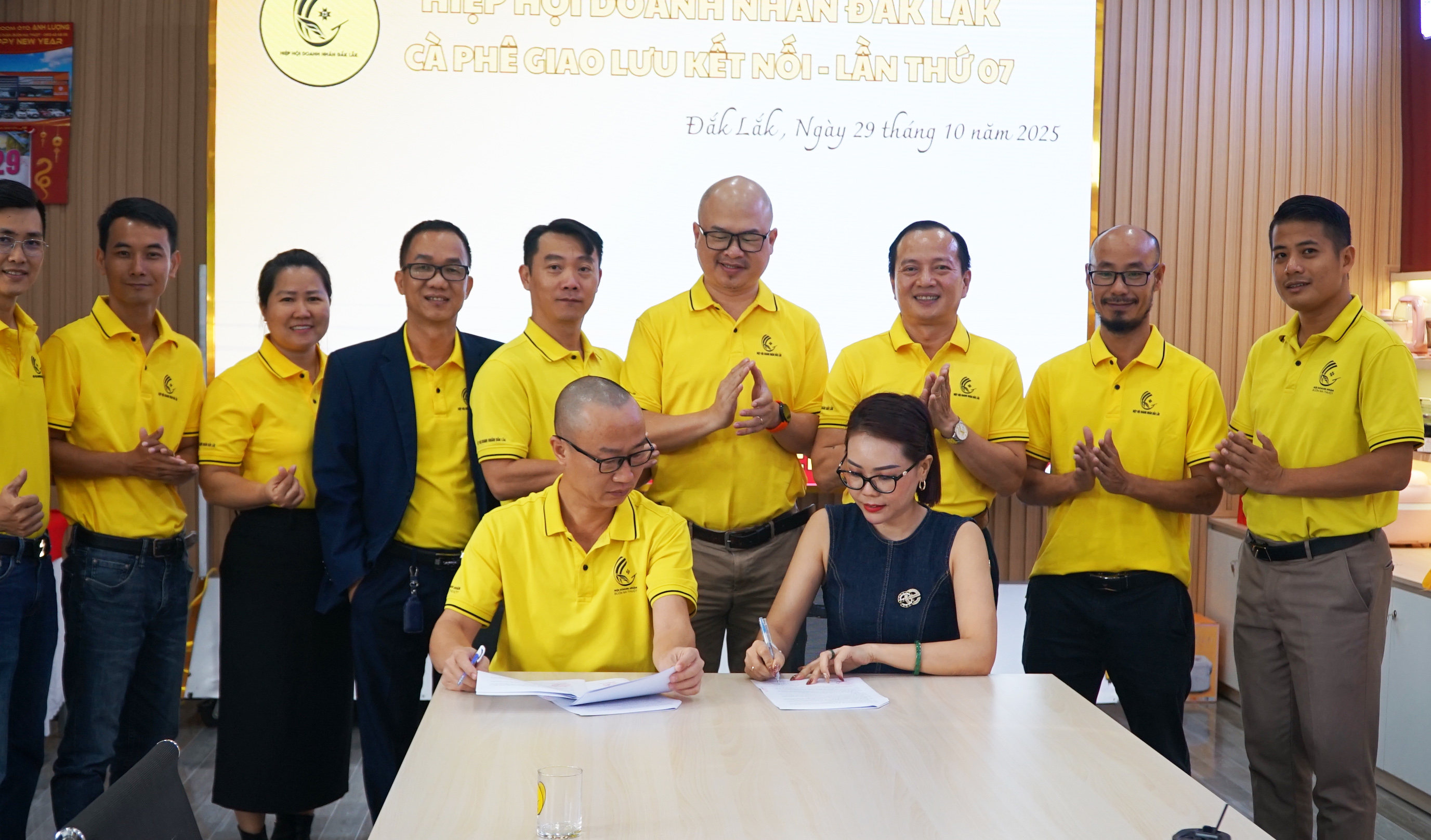 Đắk Lắk: Tháo gỡ khó khăn Okvip tại về qua những tách cà phê