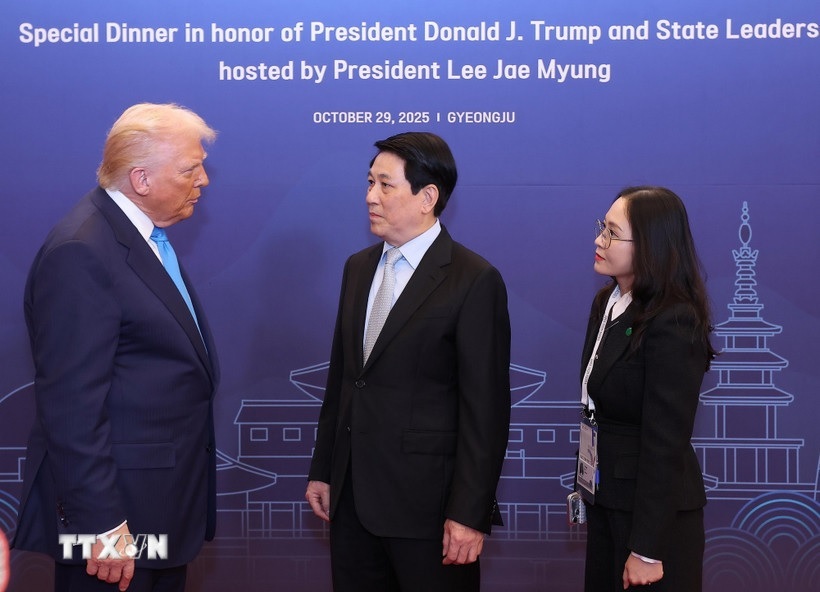 Chủ tịch nước gặp Tổng thống Hoa Kỳ và lãnh đạo các nước dự APEC 2025