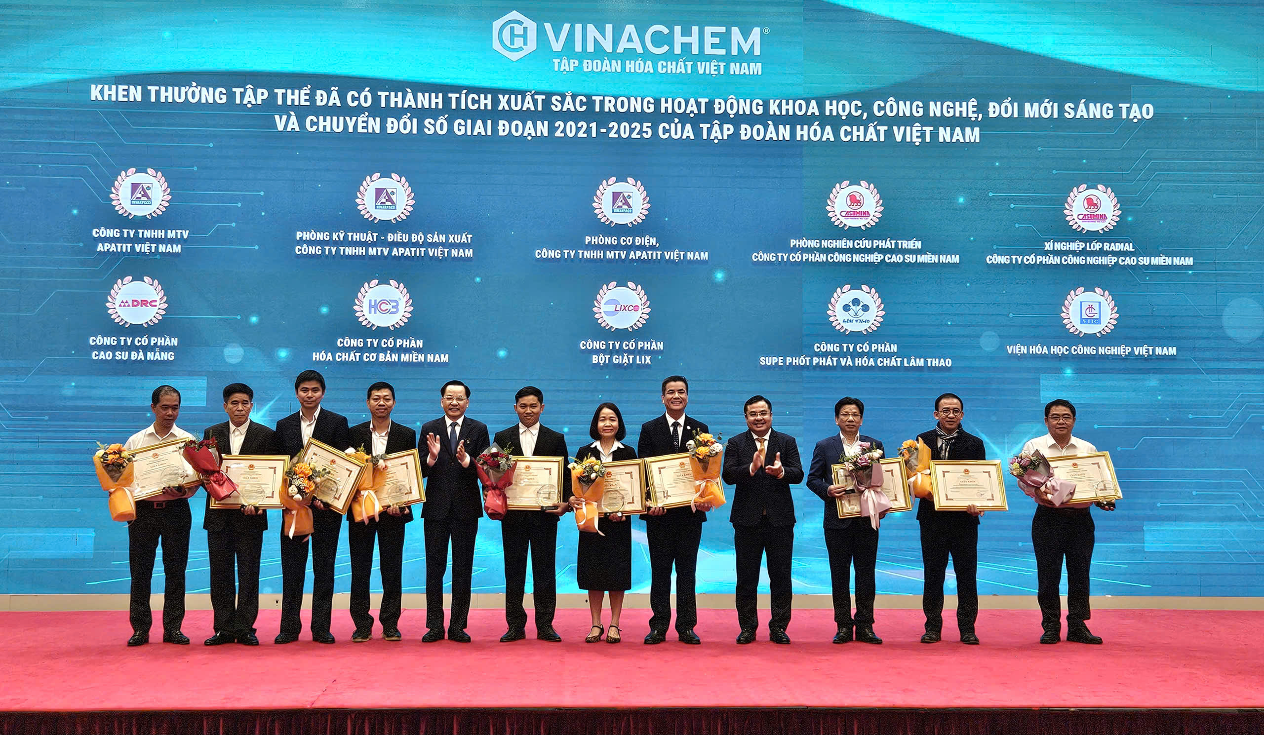 Vinachem vinh danh 10 tập thể tiêu biểu về khoa học công nghệ