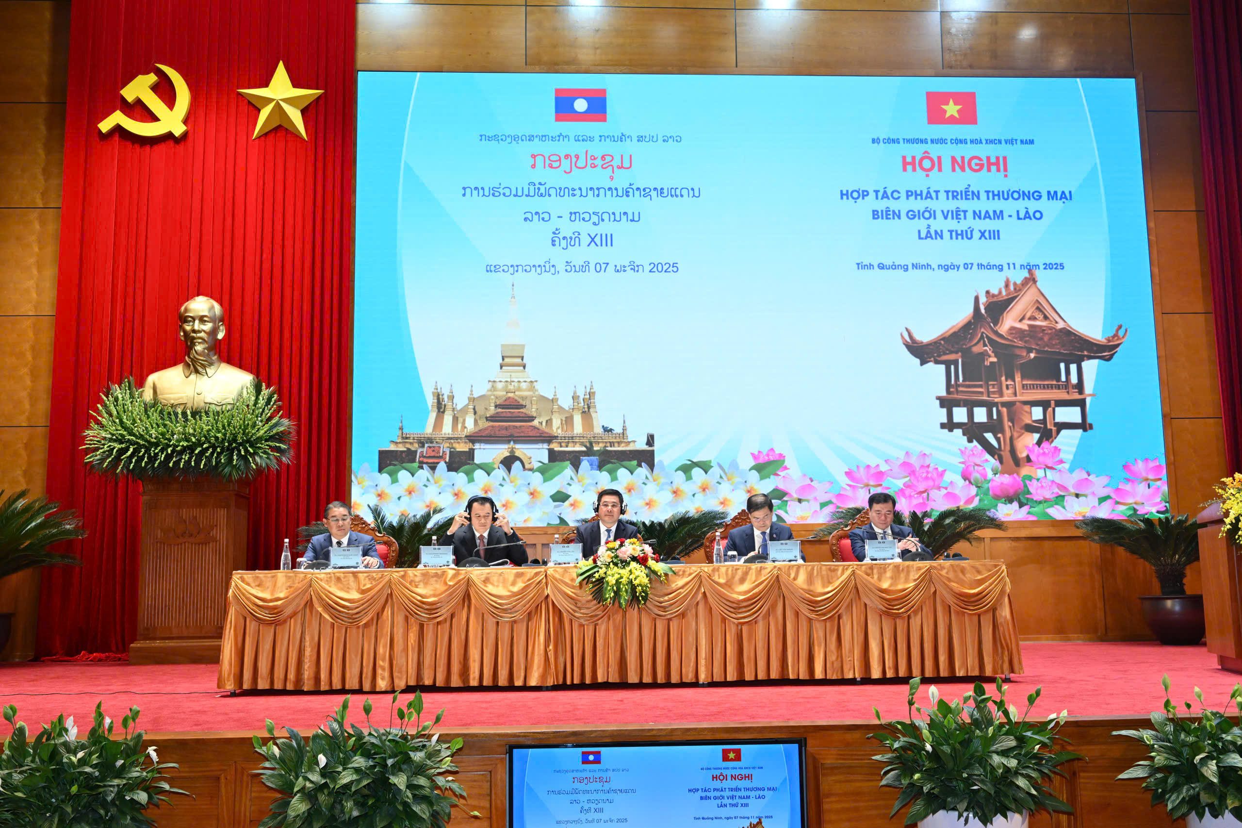 Việt Nam - Lào: Đưa thương mại biên giới phát triển lên tầm cao mới
