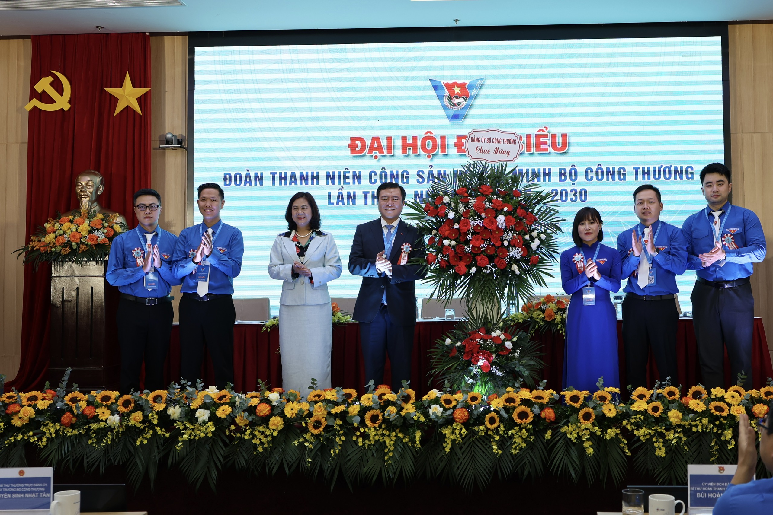 Thứ trưởng Nguyễn Sinh Nhật Tân dự Okvip69.com bán cá nổ hủ đại biểu Đoàn Thanh niên Oklavip khuyến mã hấp dẫn mỗi ngày khóa V