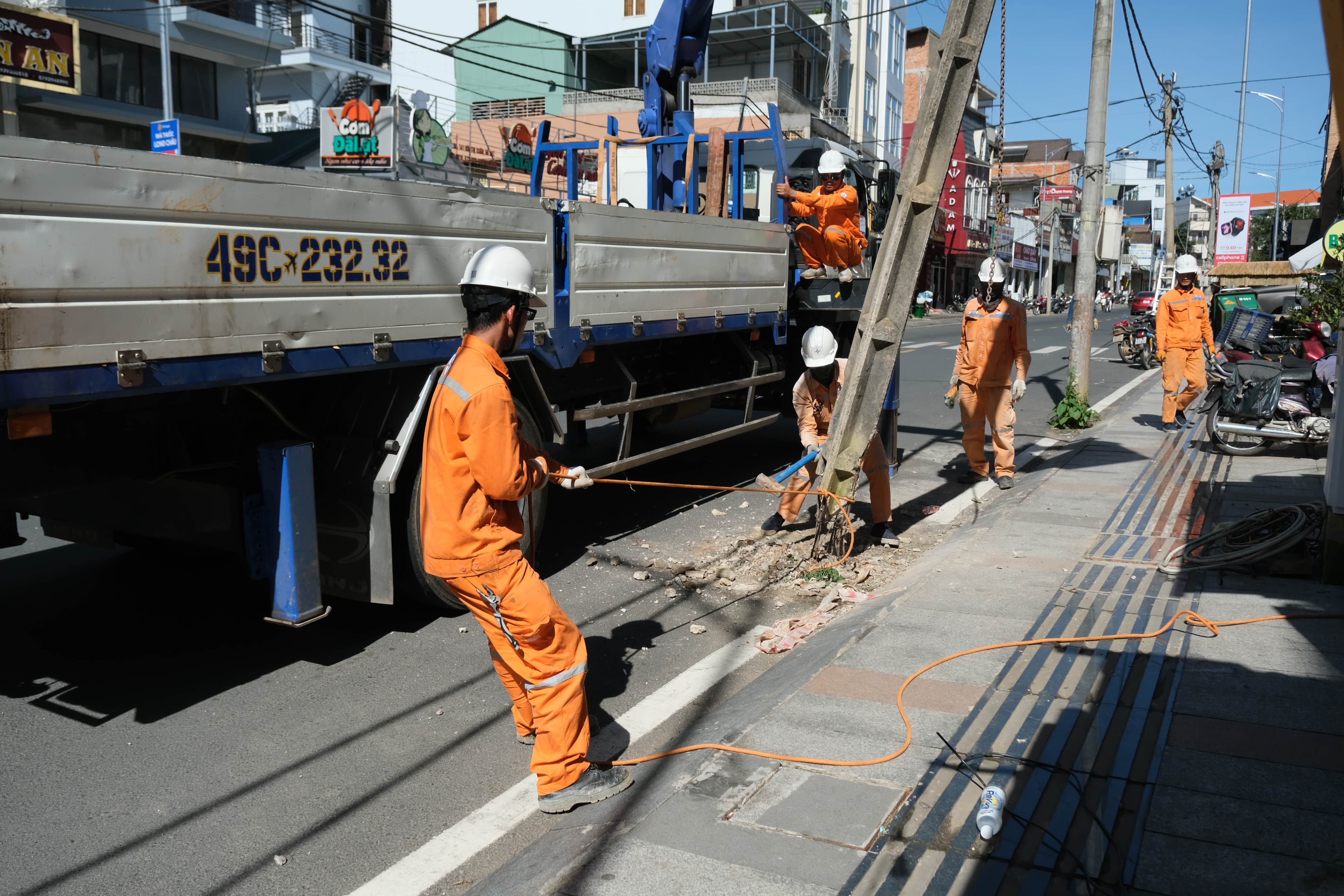 Khẩn trương hạ ngầm lưới điện đường Bùi Thị Xuân - Đà Lạt