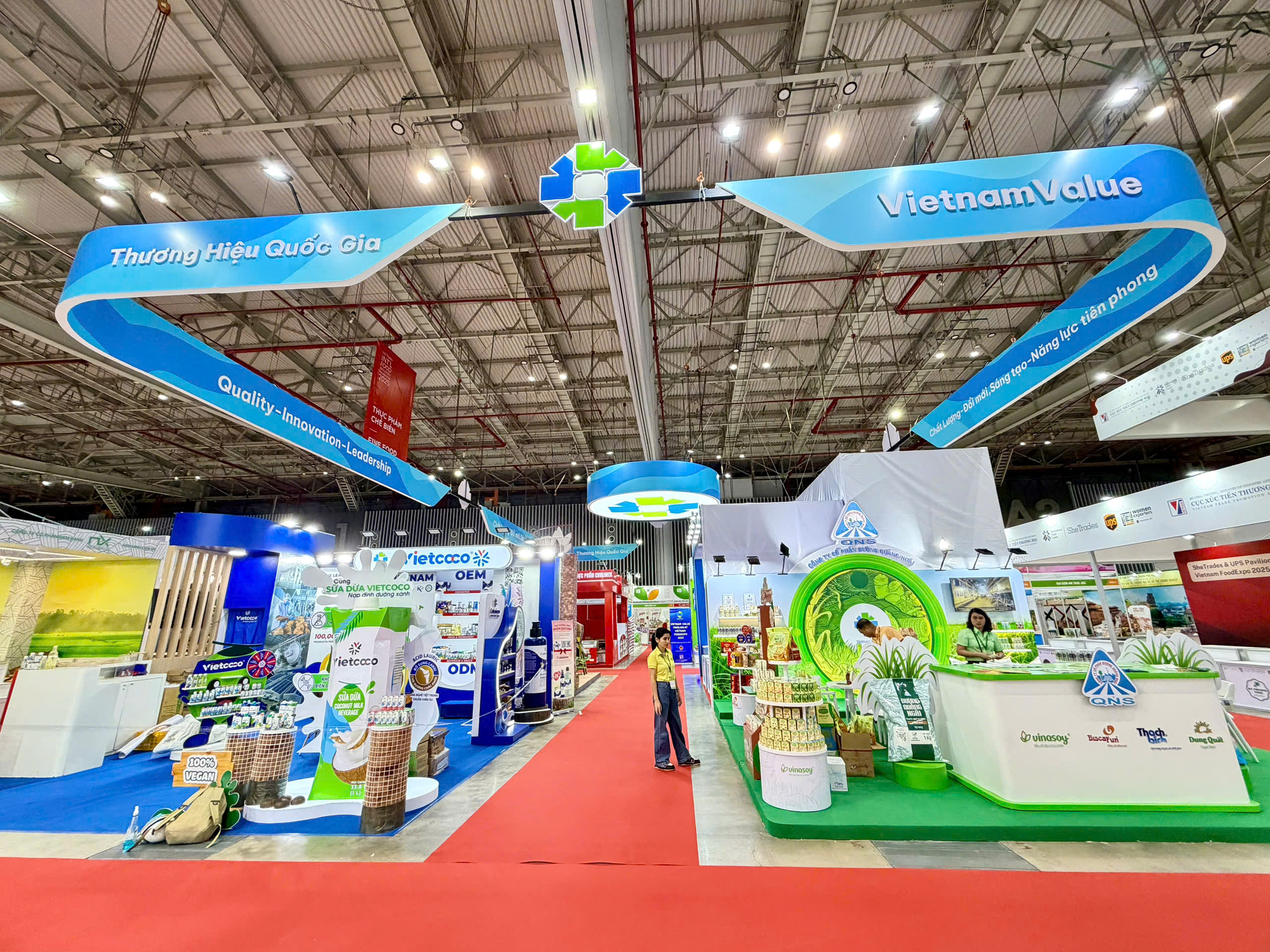Vietnam Foodexpo 2025: Ấn tượng gian hàng Okviphoatdong tải ứng dụng