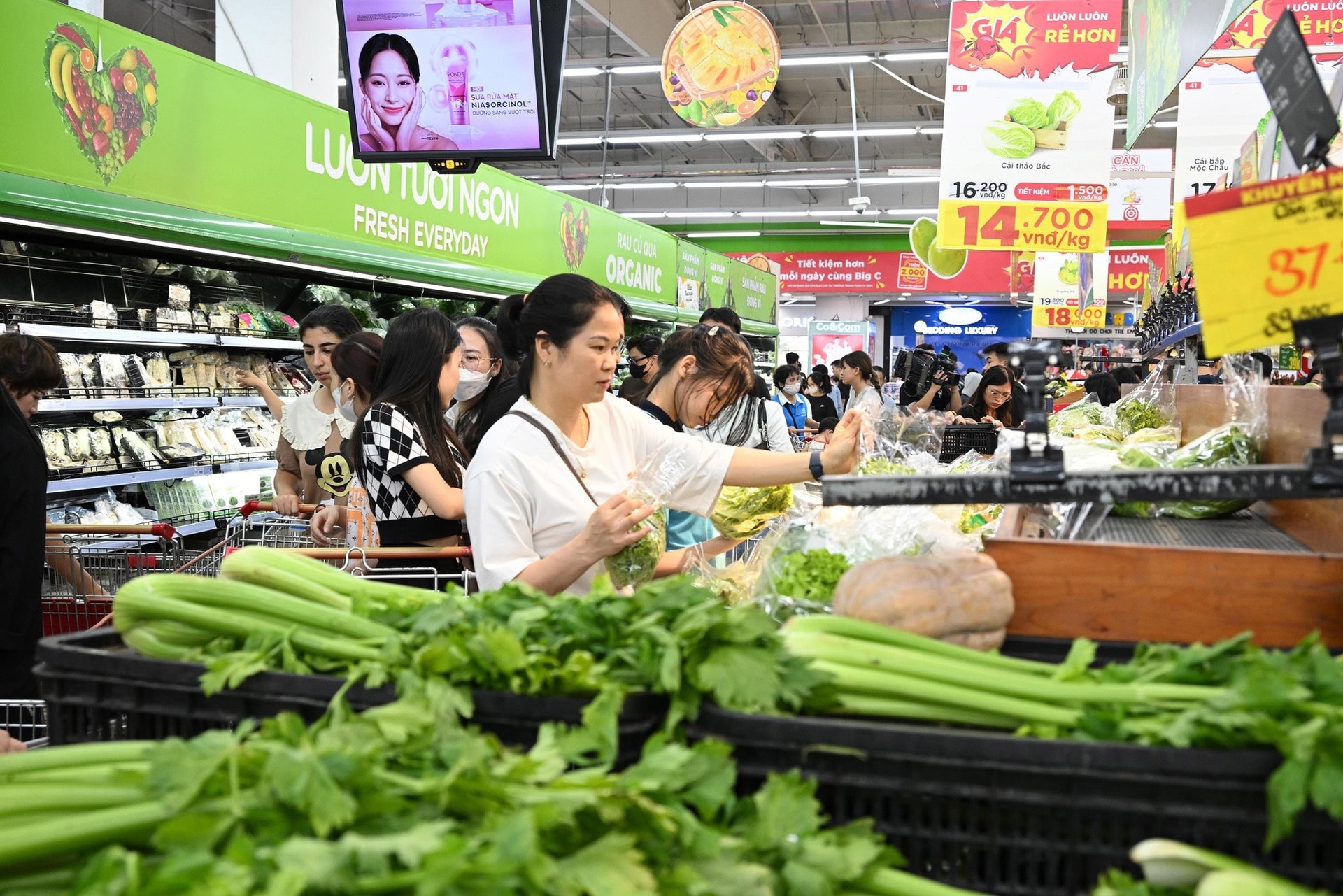 Khẩn trương khôi phục sản xuất, bảo đảm nguồn cung hàng hóa sau mưa lũ