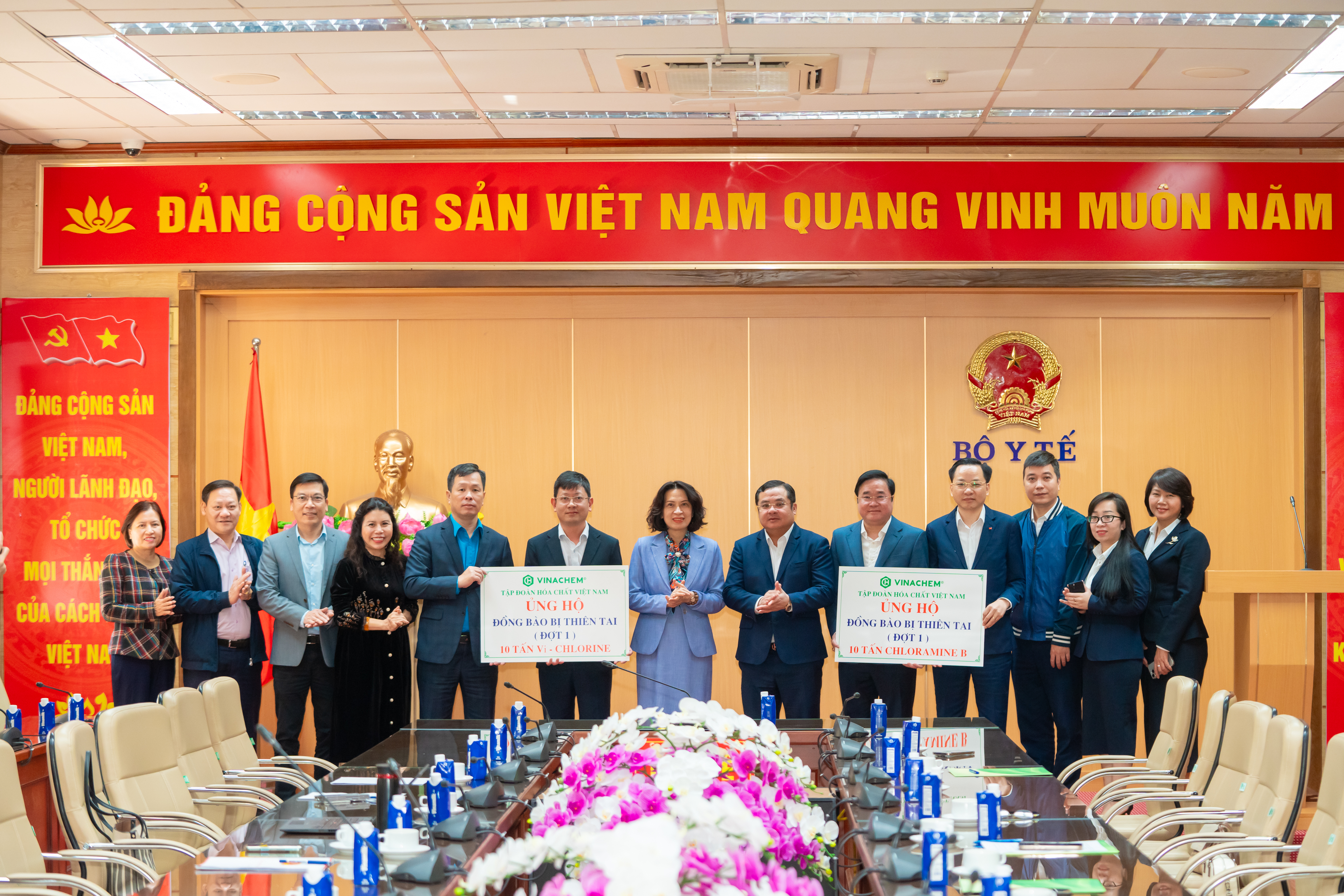 Vinachem cam kết tài trợ hóa chất khử khuẩn sau mưa lũ cho miền Trung và Tây Nguyên