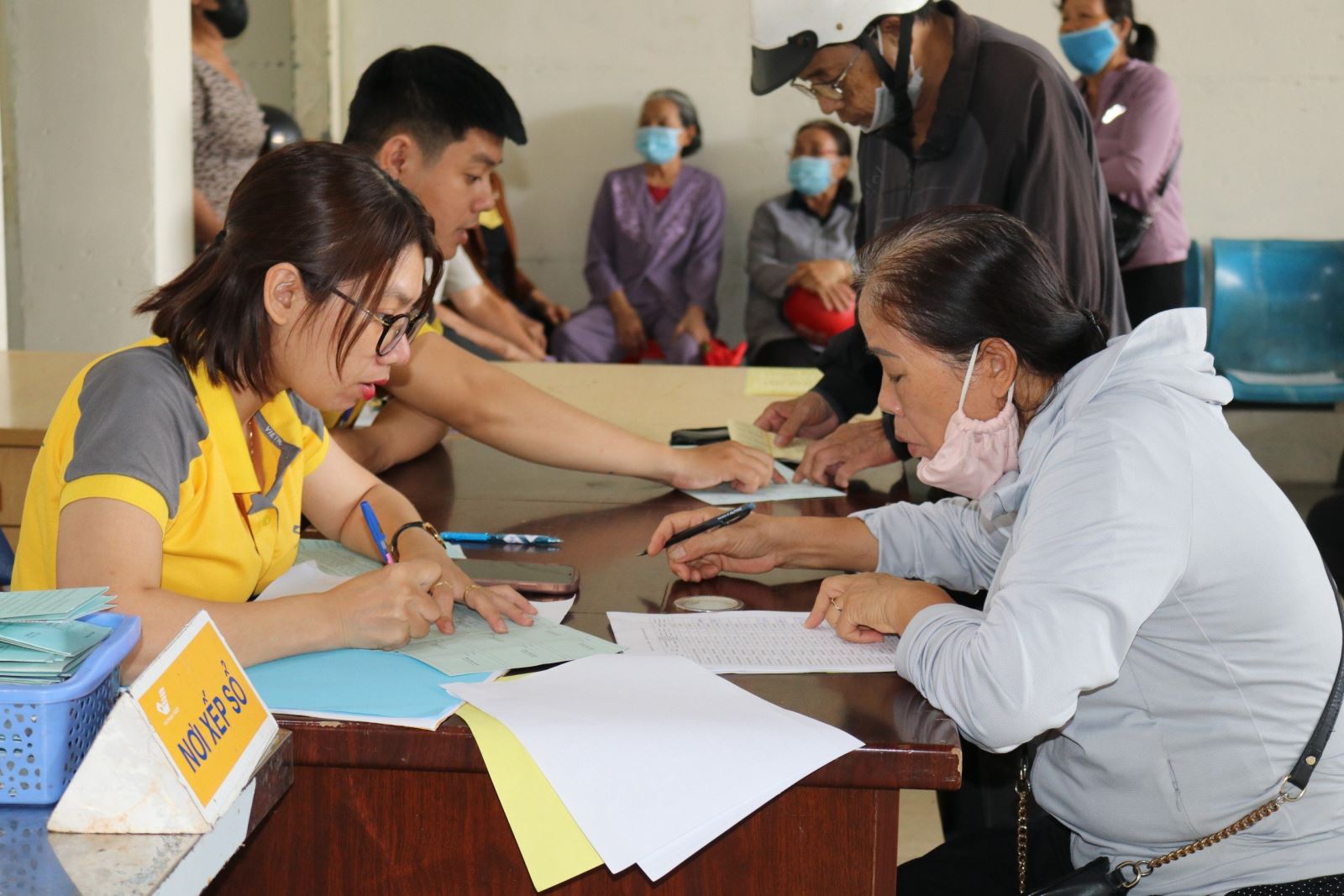Chi trả gộp 3 tháng lương hưu, trợ cấp cho người dân 4 tỉnh bị bão lũ