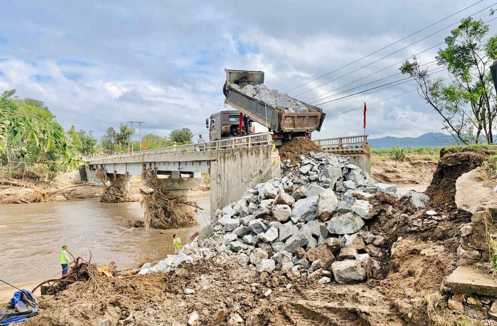 Gia Lai: Bão lũ tàn phá hạ tầng, thiệt hại hơn 800 tỷ đồng