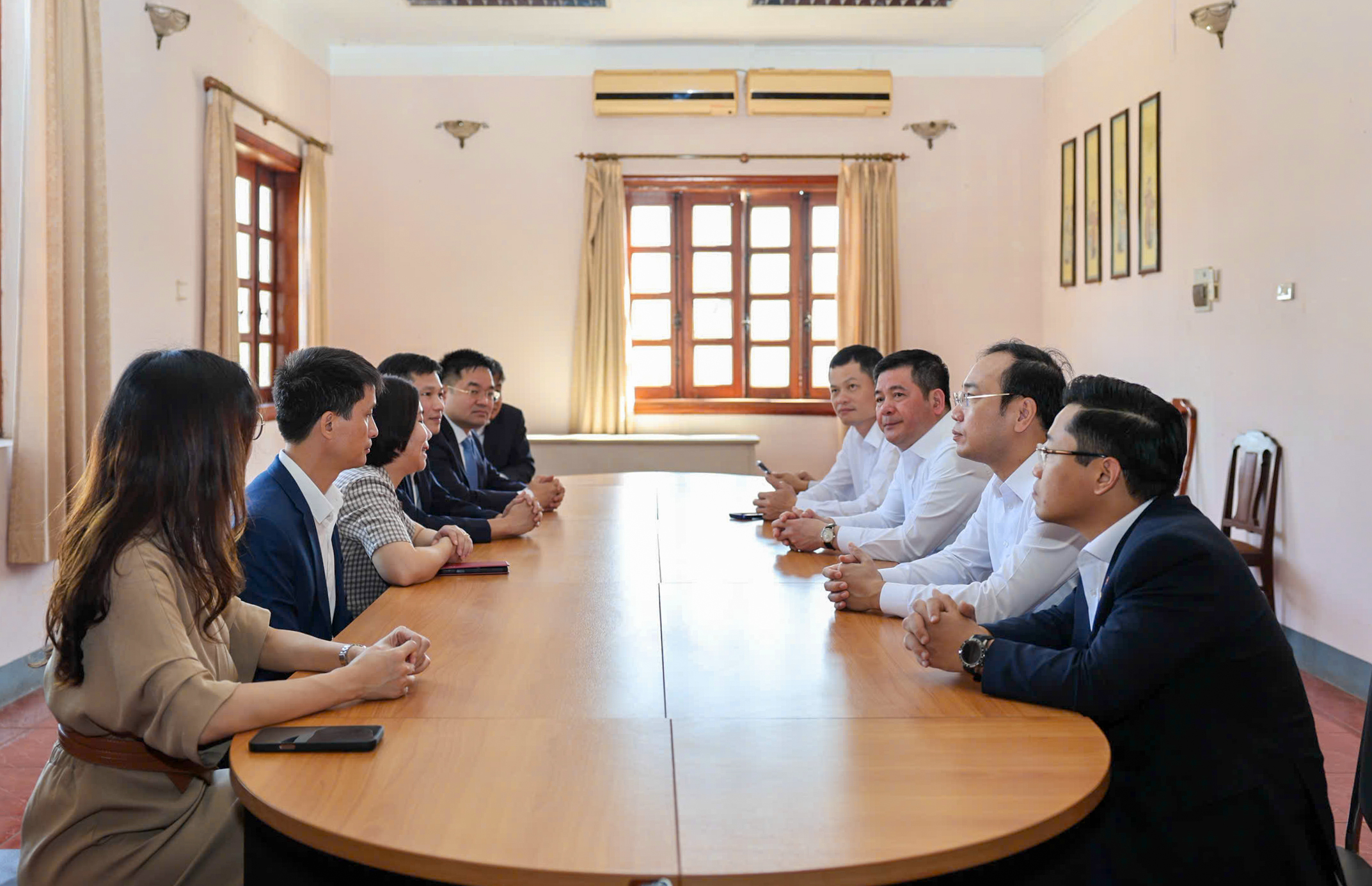 Bộ trưởng Nguyễn Hồng Diên Ok88vip tỷ lệ kèo World Cup 2026 với Thương vụ Việt Nam tại Lào