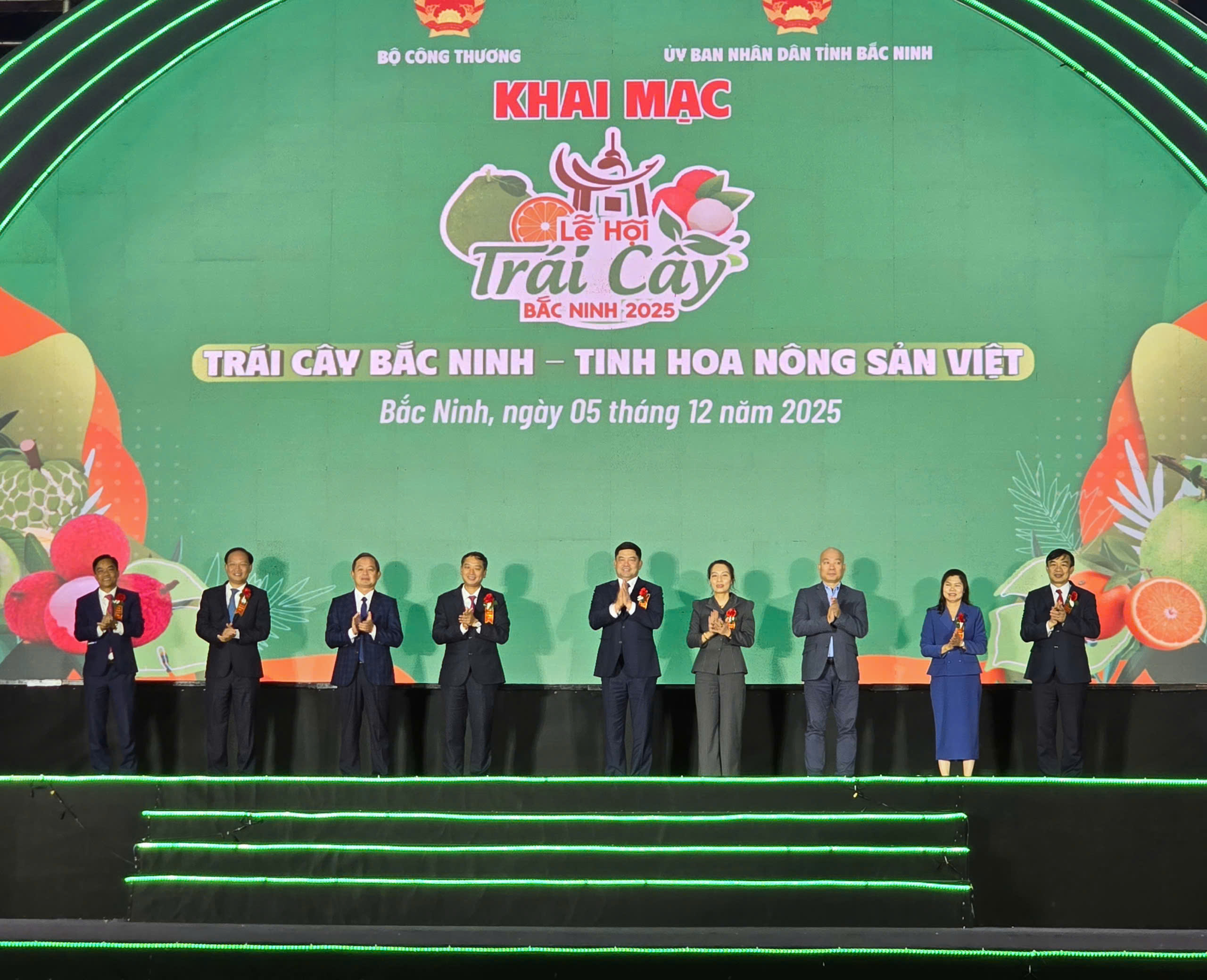 Bắc Ninh trình diễn Trang Chủ OKVIP COM Top #1 sạch qua Lễ hội trái cây năm 2025
