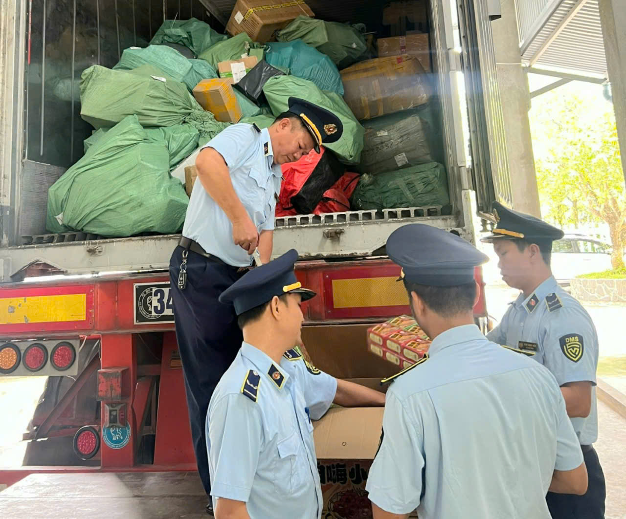 Thành phố Huế: Tăng cường kiểm soát thị trường hàng hóa cuối năm