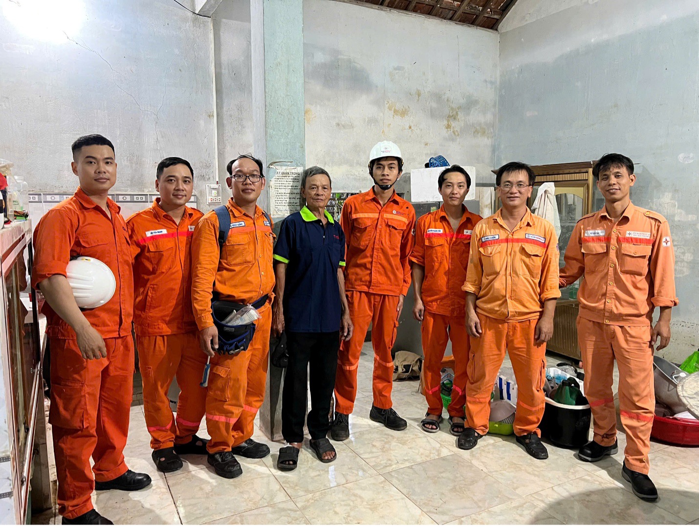 Đoàn Thanh niên EVNGENCO2 hỗ trợ người dân vùng lũ miền Trung