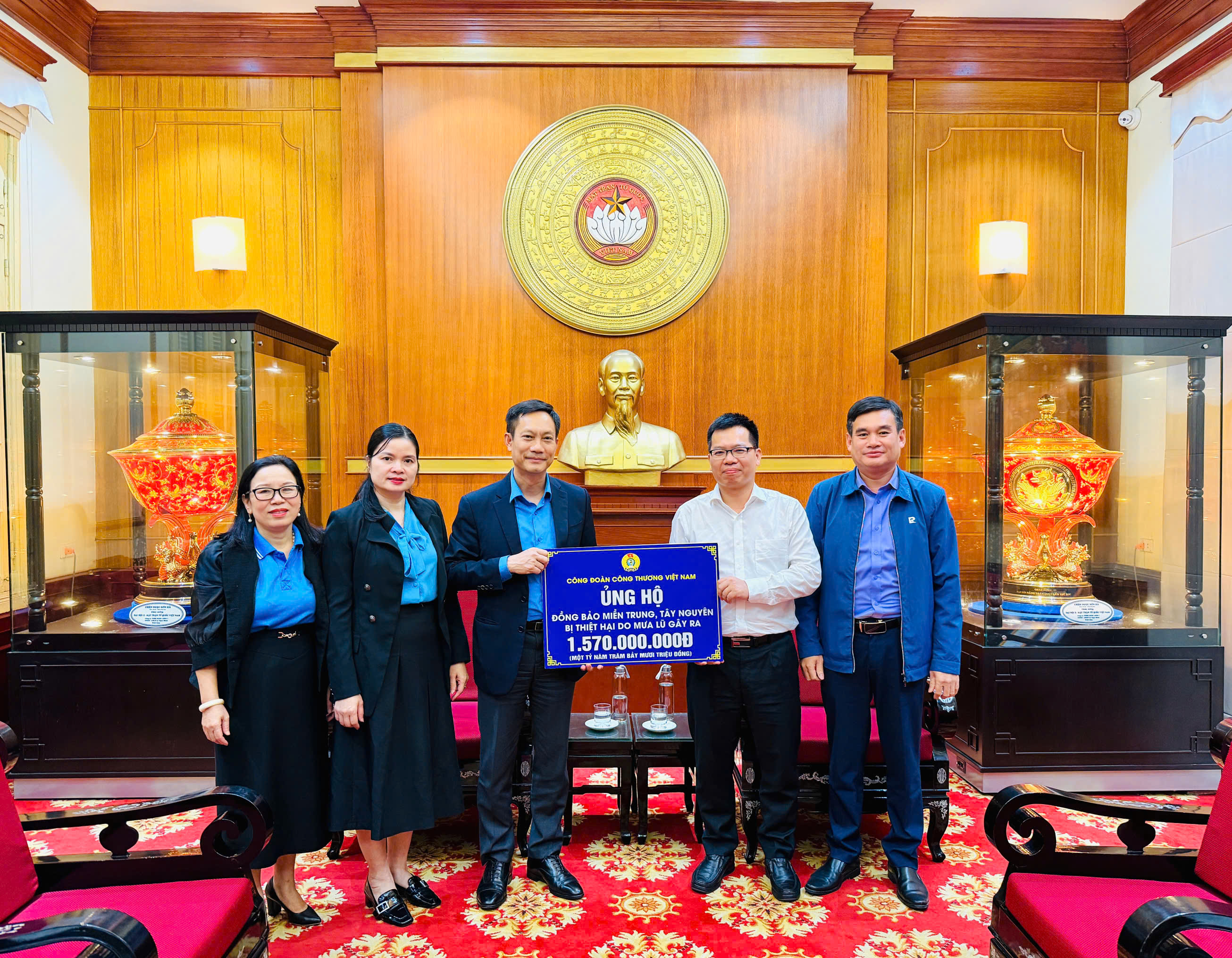 Công đoàn Okvip tại về Việt Nam ủng hộ đồng bào vùng lũ 1,57 tỷ đồng