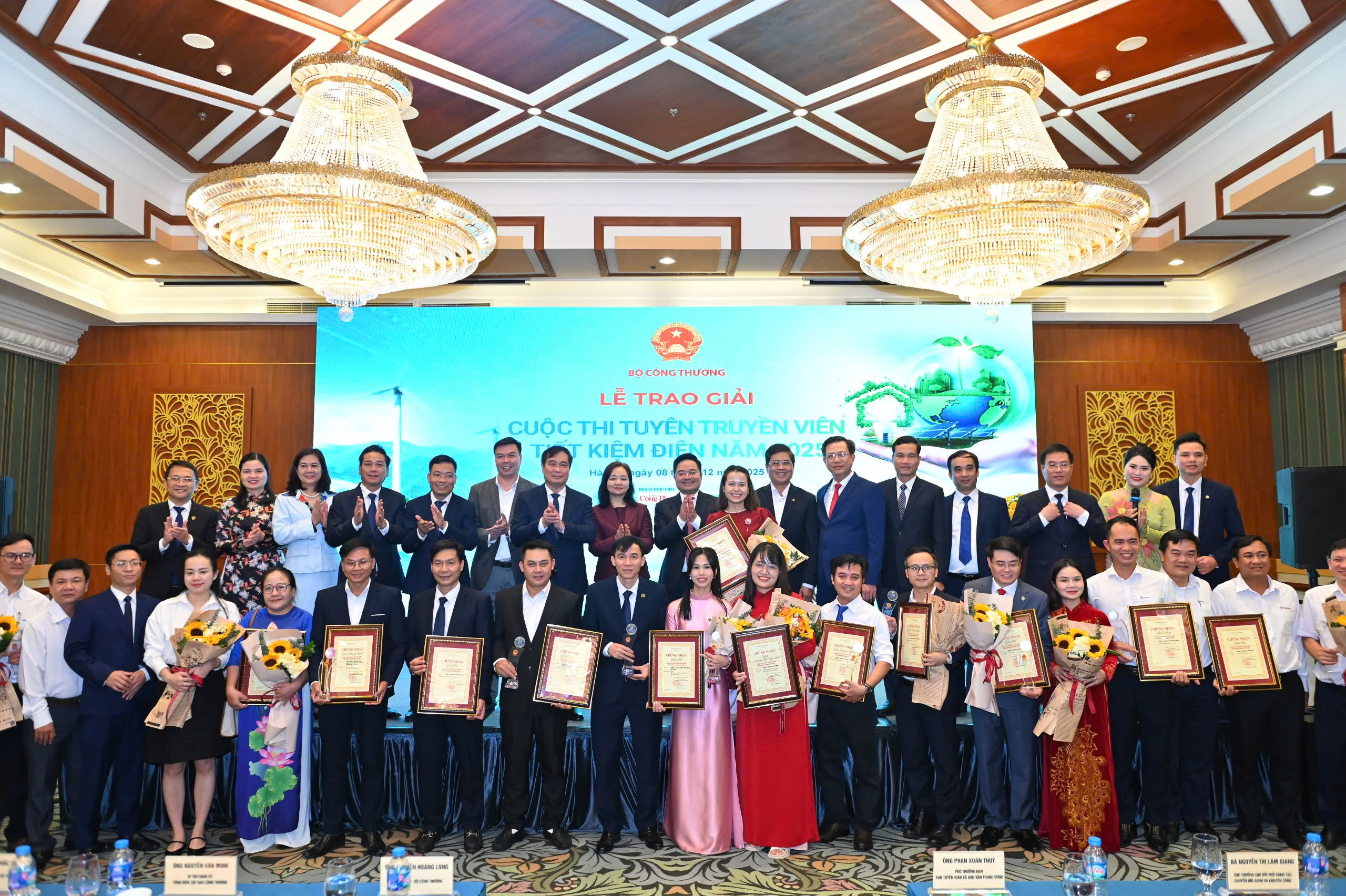 Trao 22 giải thưởng Cuộc thi 'Tuyên truyền viên tiết kiệm điện năm 2025'