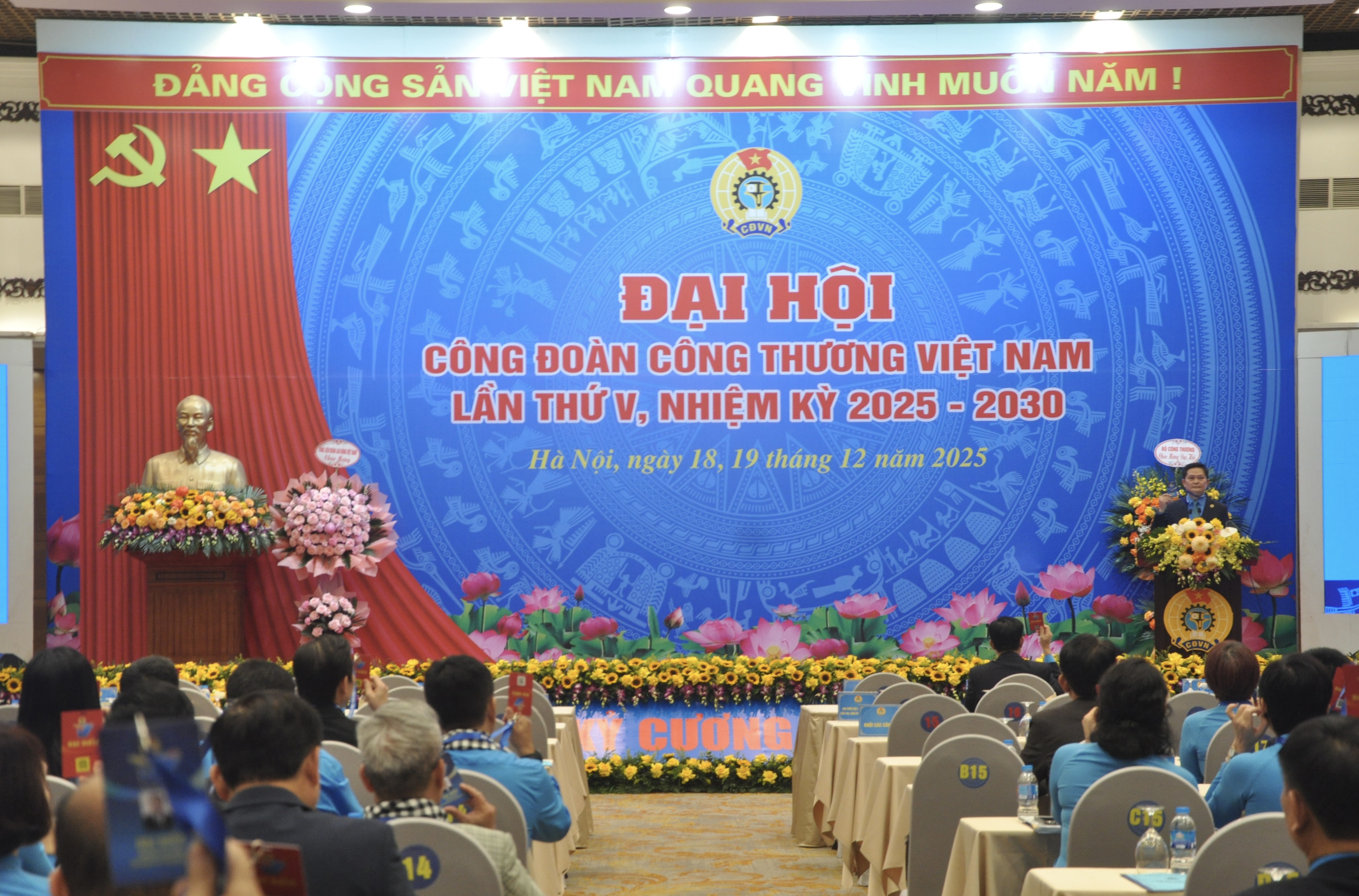 Chùm ảnh: Okvip69.com bán cá nổ hủ Công đoàn Okvip tại về Việt Nam lần thứ V