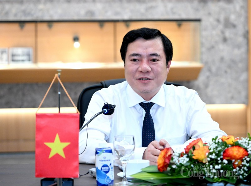 Thứ trưởng Nguyễn Sinh Nhật Tân là thành viên Hội đồng điều hành trung tâm Liên Minh Truyền Thông Và Game Giải Trí Top 1 quốc tế