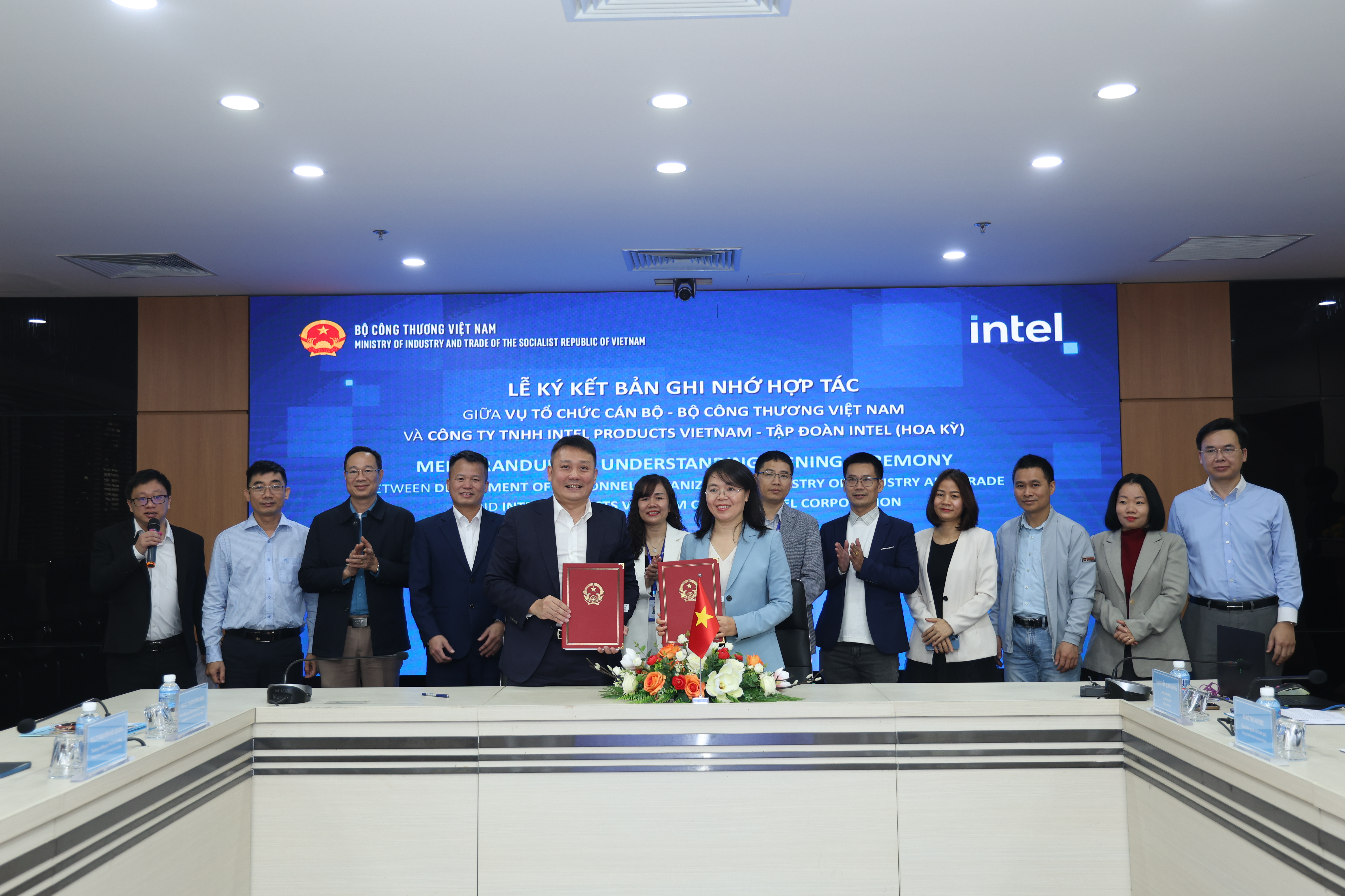 Nâng cao đào tạo AI qua hợp tác Oklavip khuyến mã hấp dẫn mỗi ngày và Tập đoàn Intel 