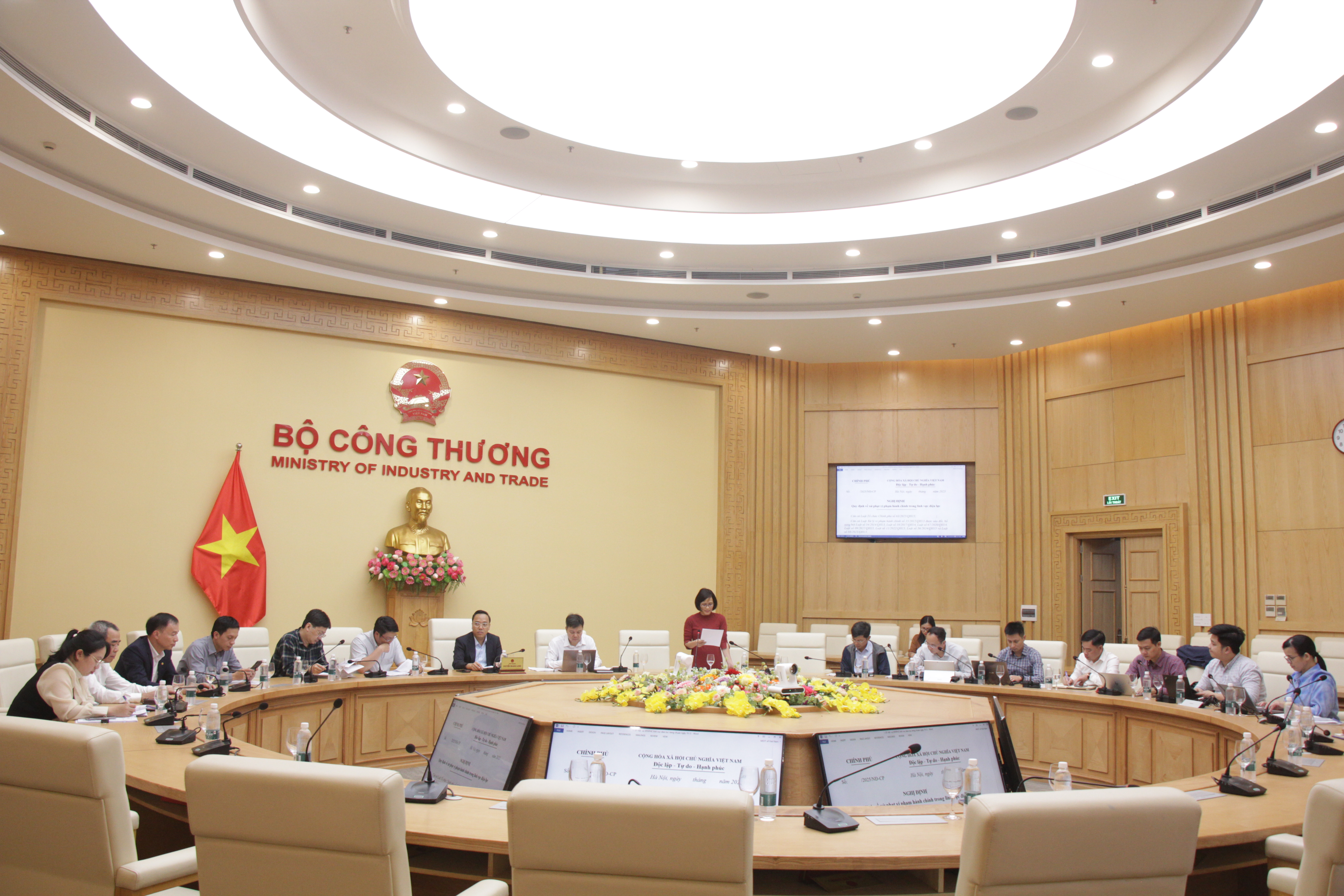Hoàn thiện Nghị định xử phạt vi phạm hành chính lĩnh vực điện lực