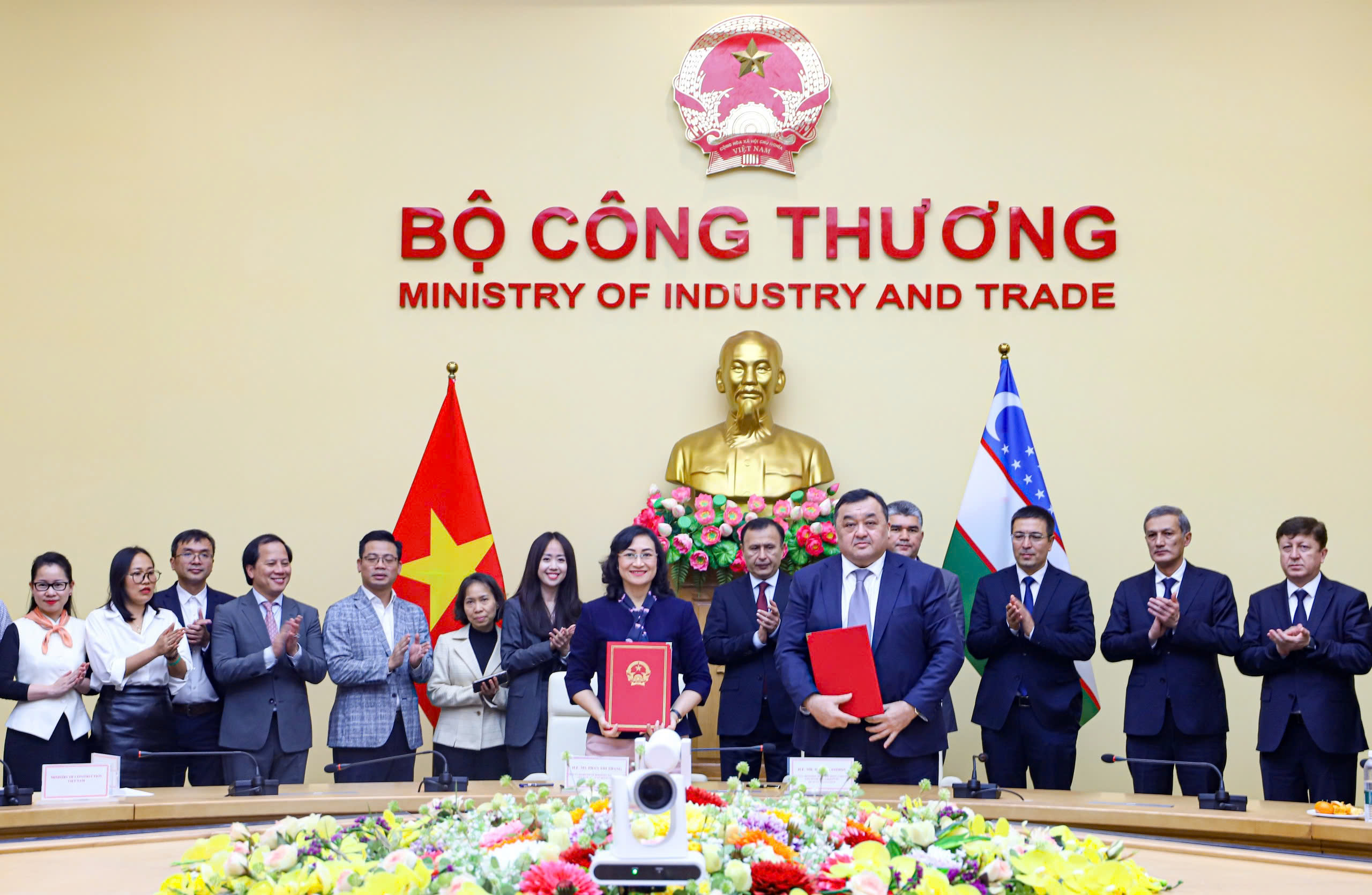 Thứ trưởng Phan Thị Thắng đồng chủ trì khoá họp Ủy ban liên Chính phủ Việt Nam - Uzbekistan