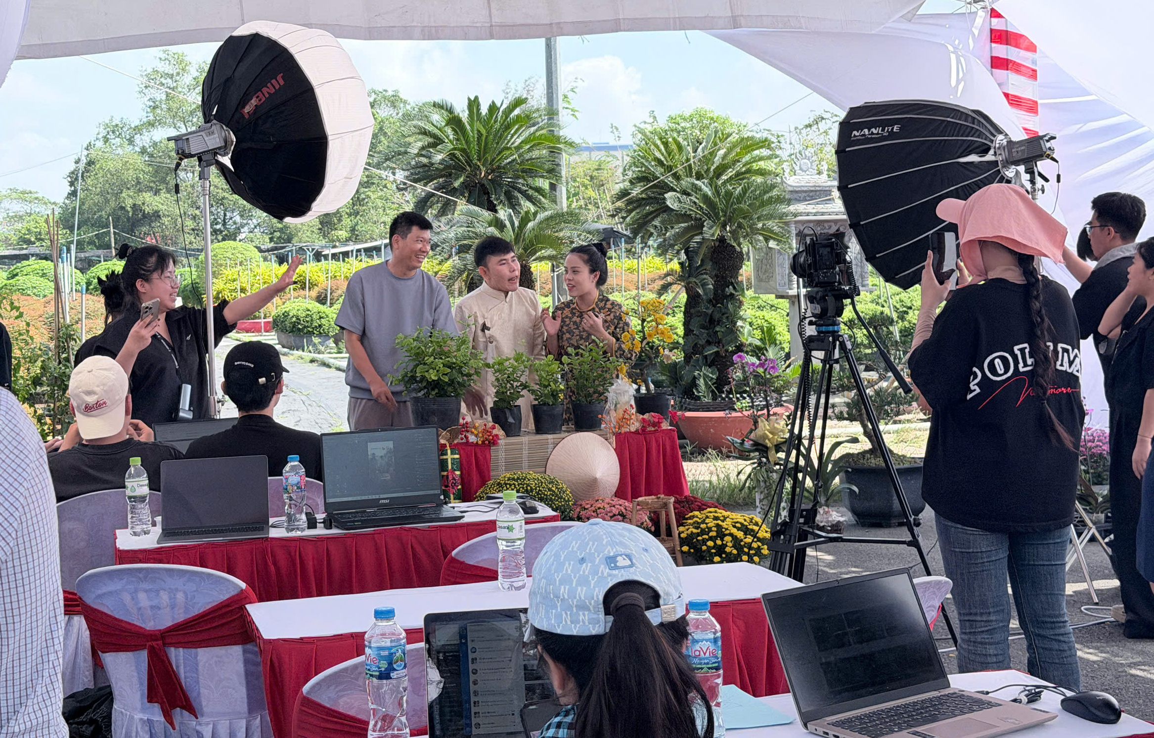 Livestream hoa kiểng Sa Đéc: 'Cú huých' chuyển đổi số từ nhà vườn
