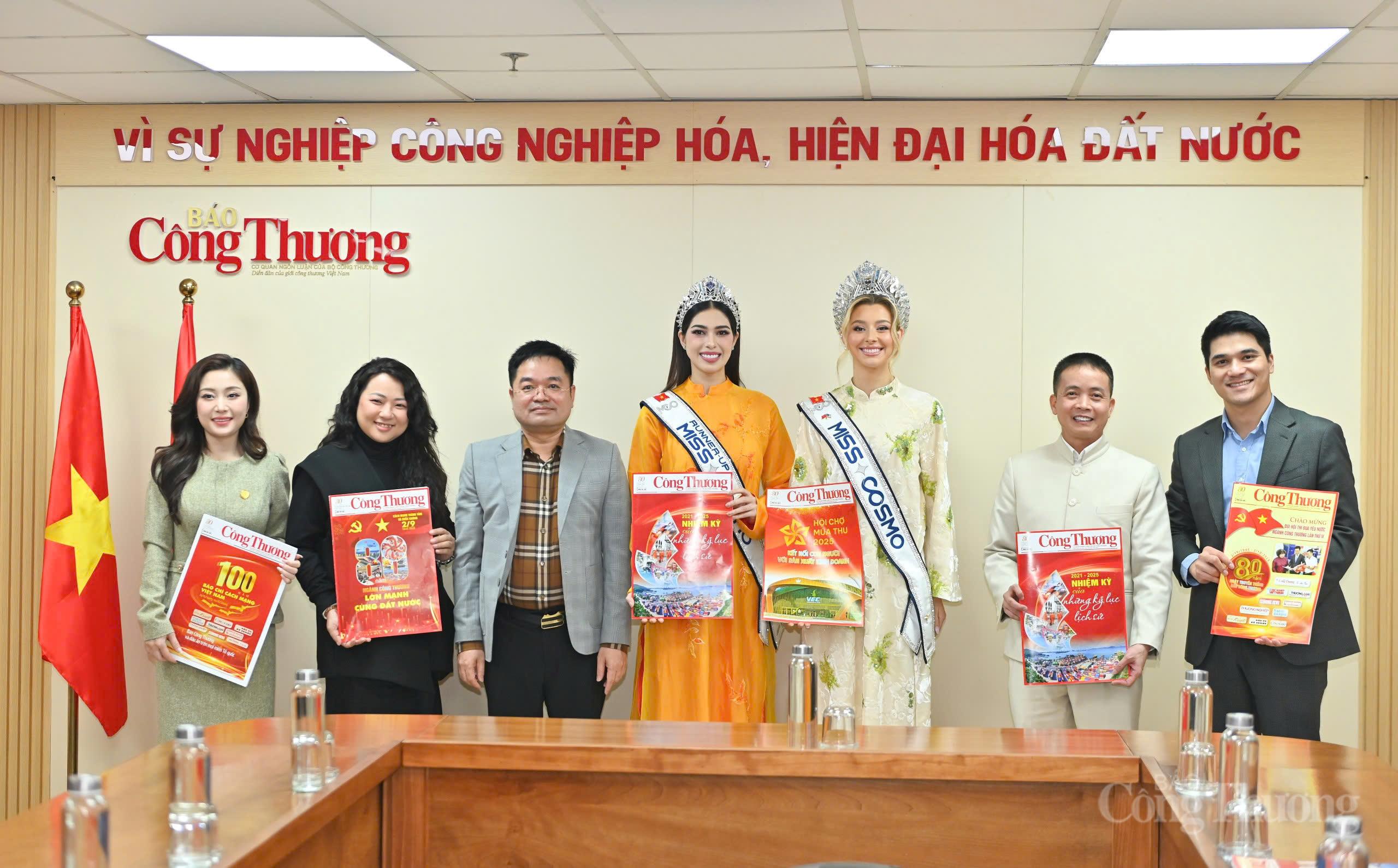 Hoa hậu Miss Cosmo 2025 thăm và giao lưu tại Liên Minh OK VIP Giải Trí Cá Cược World Cup 2026