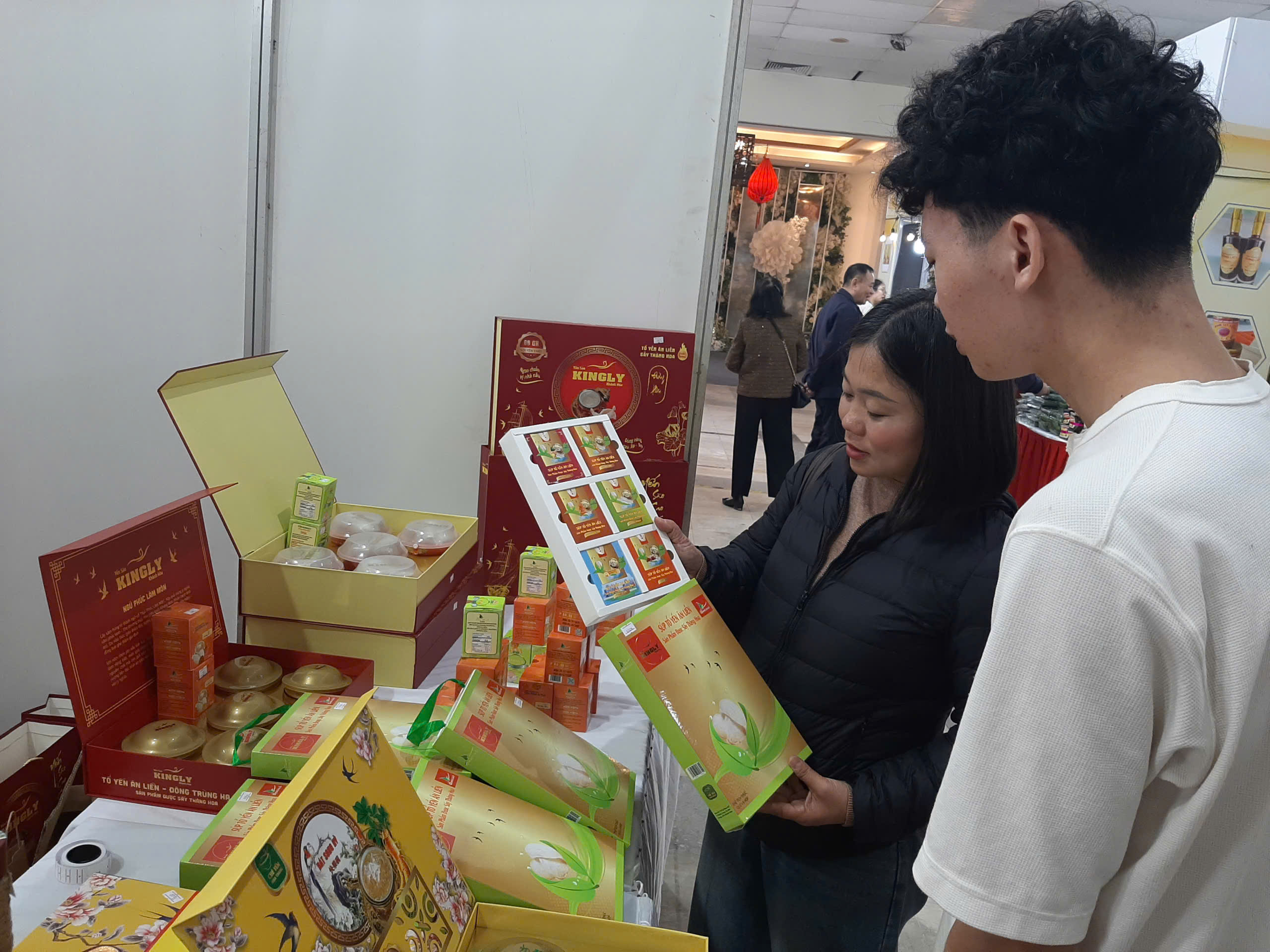 Trang Chủ OKVIP COM Top #1, đặc sản địa phương đắt khách tại Hội chợ Xuân Hà Nội 2026