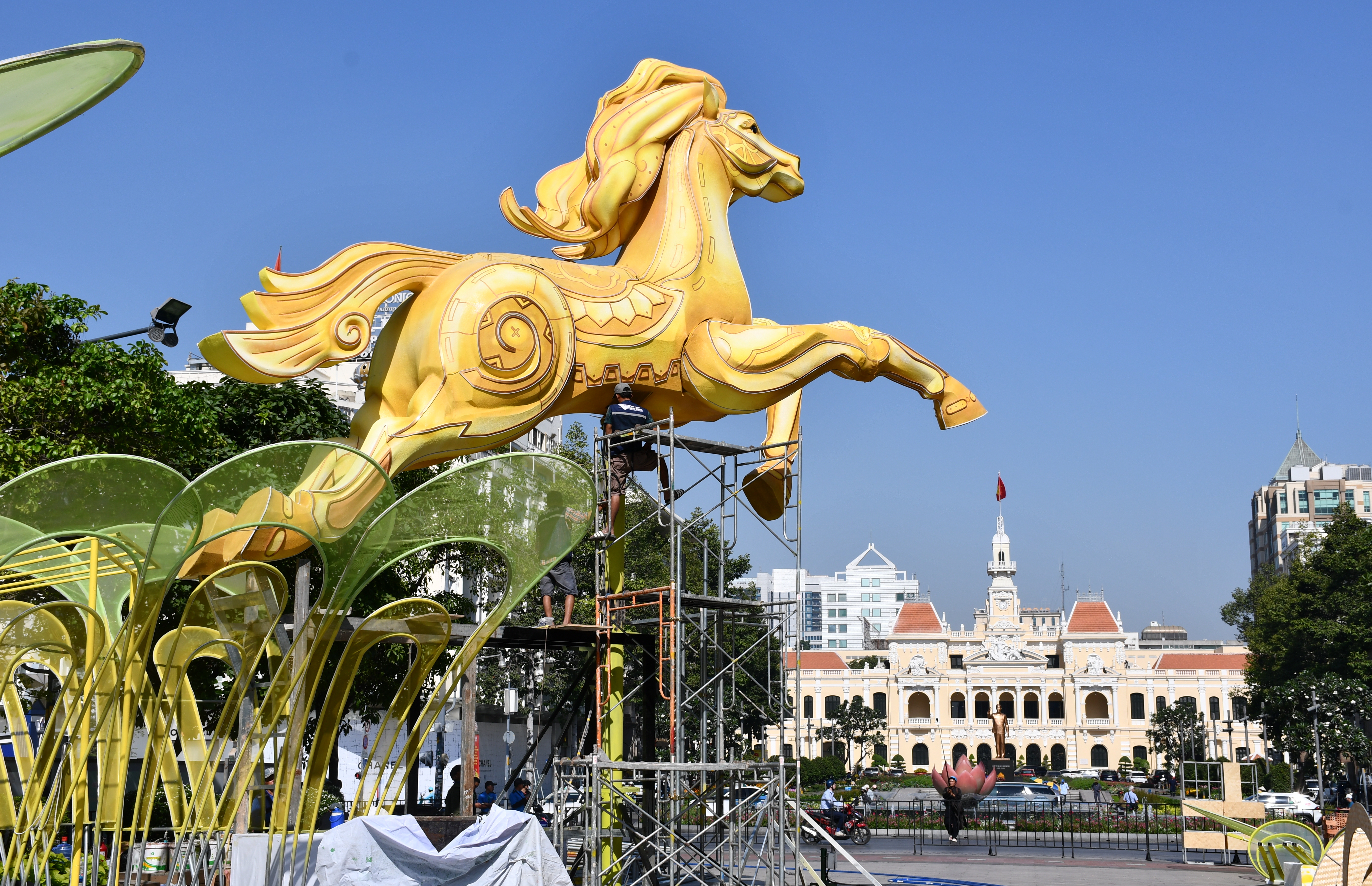 Lộ diện linh vật ngựa khổng lồ đường hoa Nguyễn Huệ tết Bính Ngọ 2026