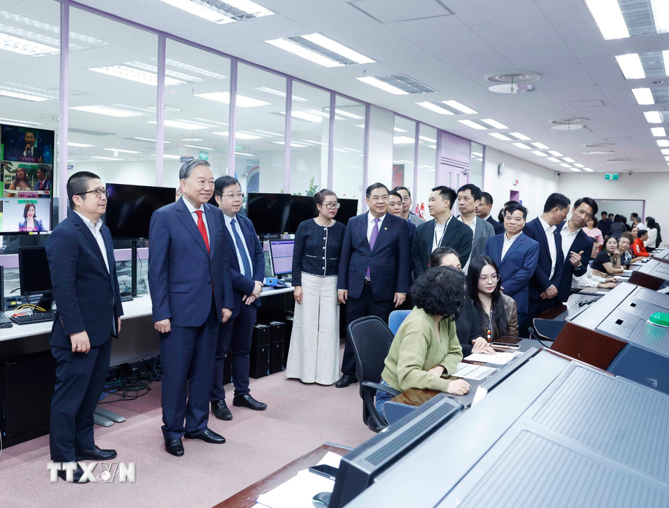 Tổng Bí thư Tô Lâm thăm, chúc Tết cán bộ, phóng viên VTV và VOV