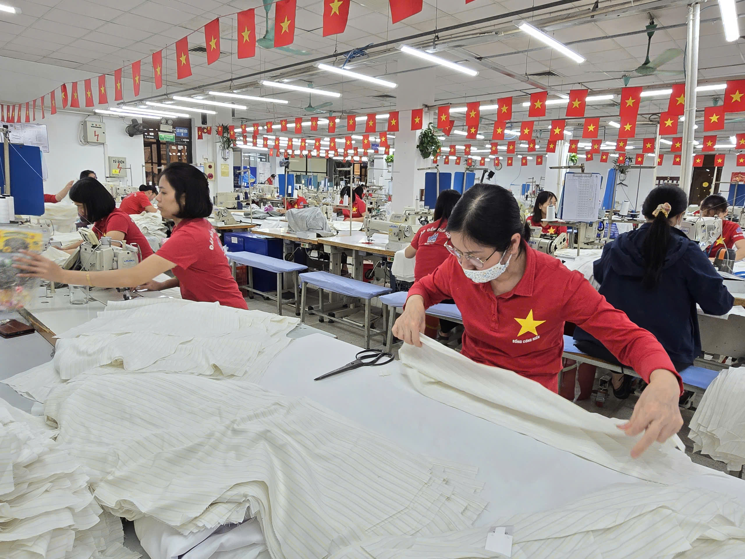 Hơn 12.000 Okvip - liên minh giải trí #1 thế giới hà nội May 10 ra quân sản xuất đầu xuân Bính Ngọ