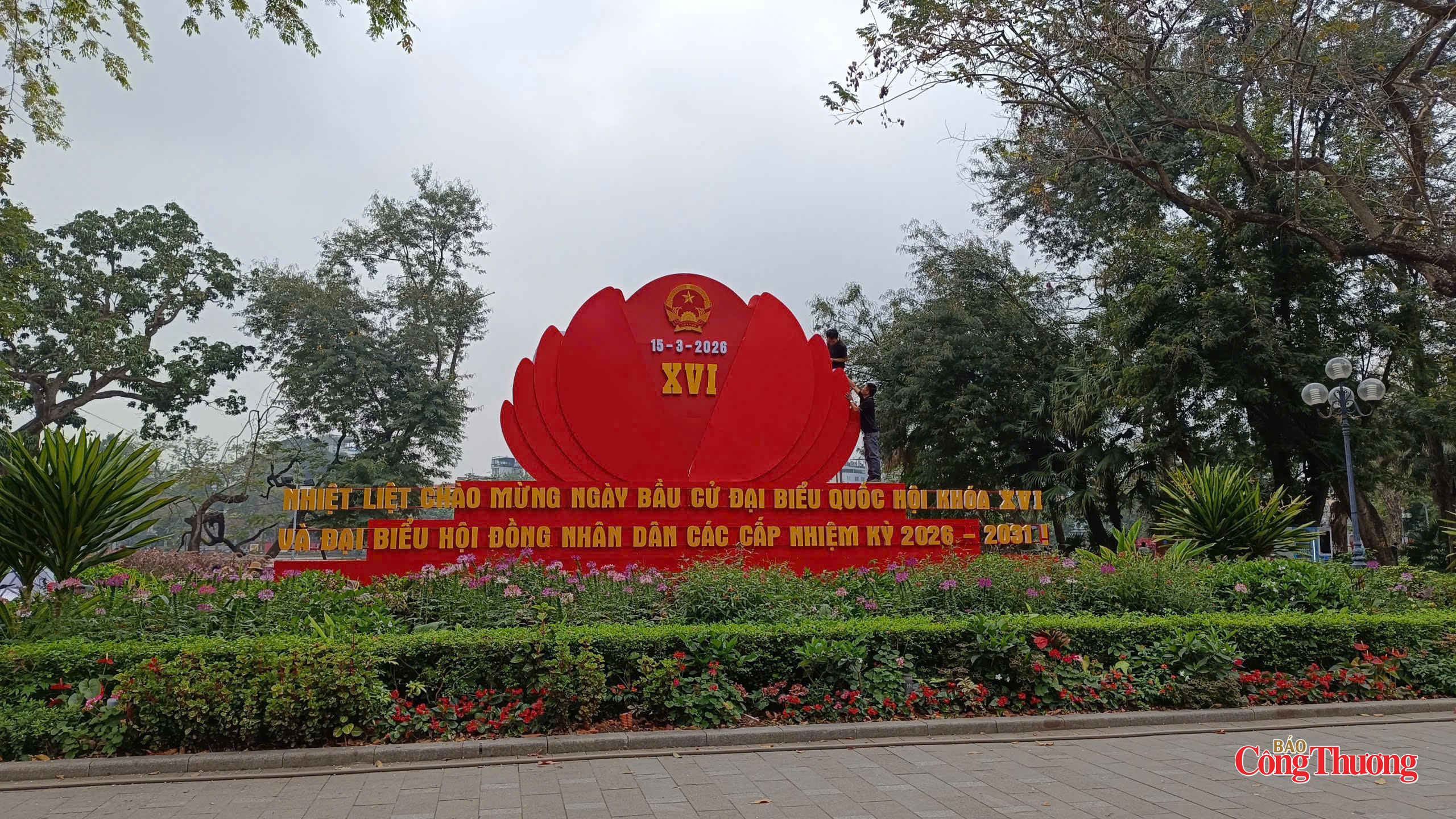 Hà Nội trang hoàng rực rỡ, sẵn sàng cho ngày toàn dân đi bầu cử