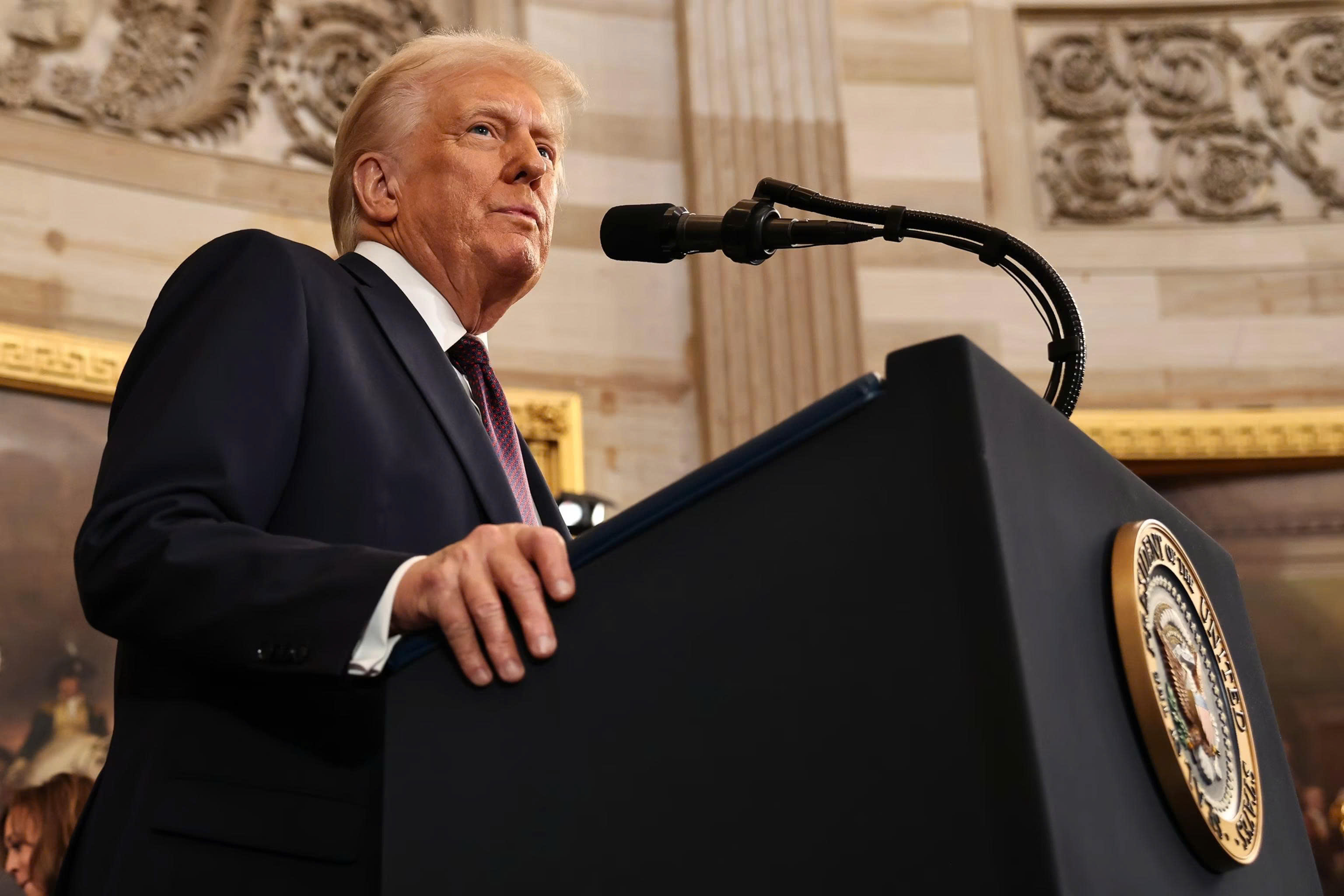 Tổng thống Donald Trump yêu cầu Iran mở lại eo biển Hormuz trong 48 giờ tới