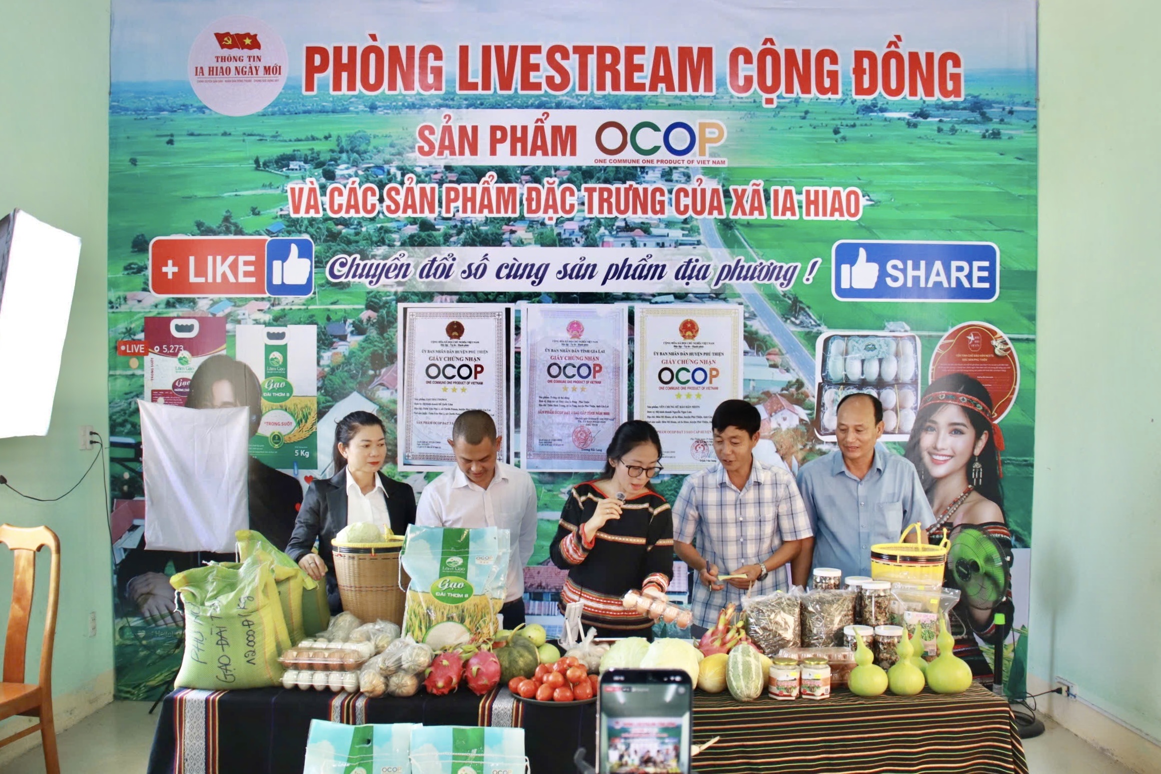 Gia Lai: Lãnh đạo xã lên sóng bán Trang Chủ OKVIP COM Top #1, gây quỹ cho 1.000 học sinh